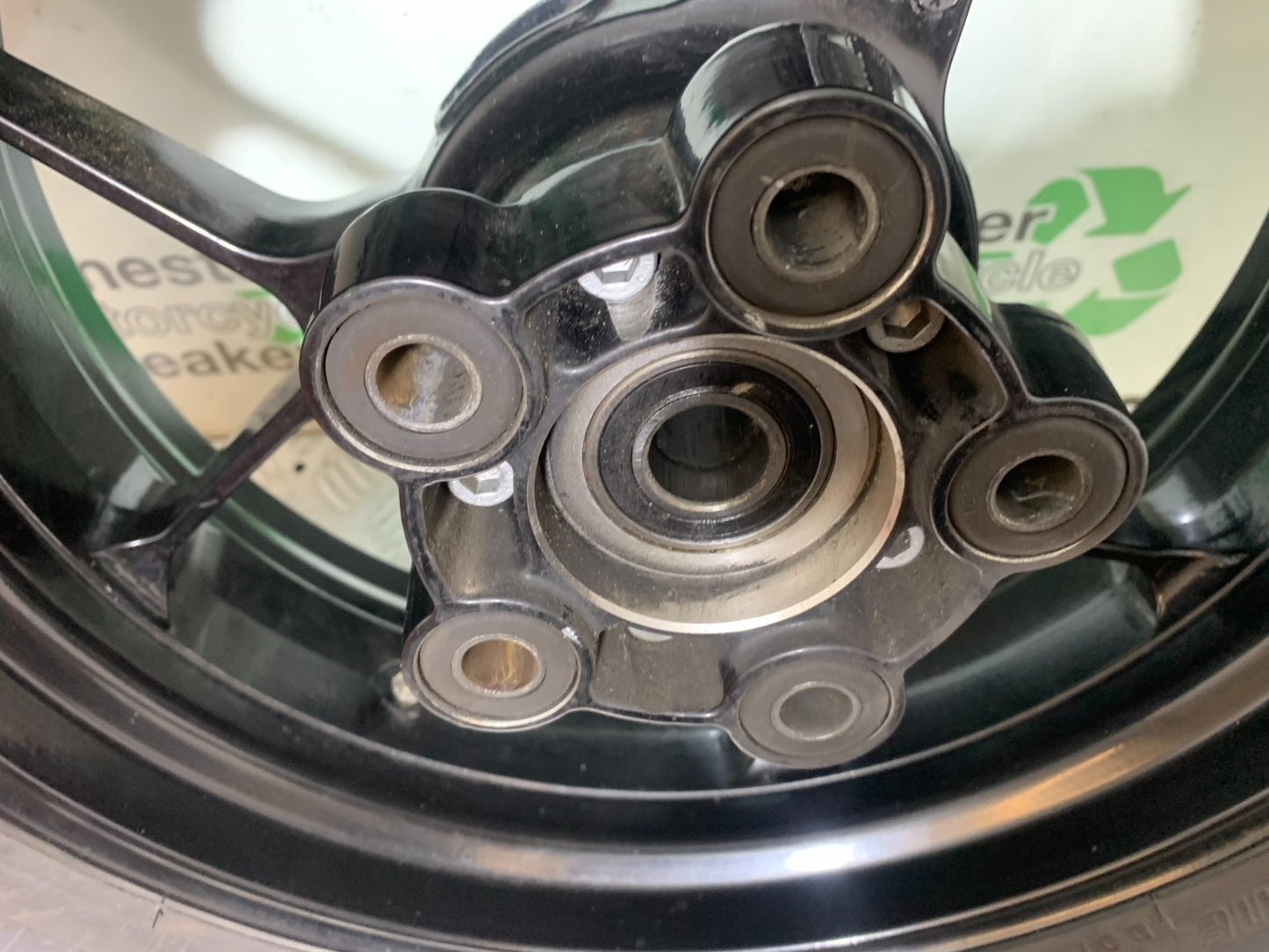APRILIA TUONO 1000 V4R REAR WHEEL YEAR 2011-13  (CMB1331) 