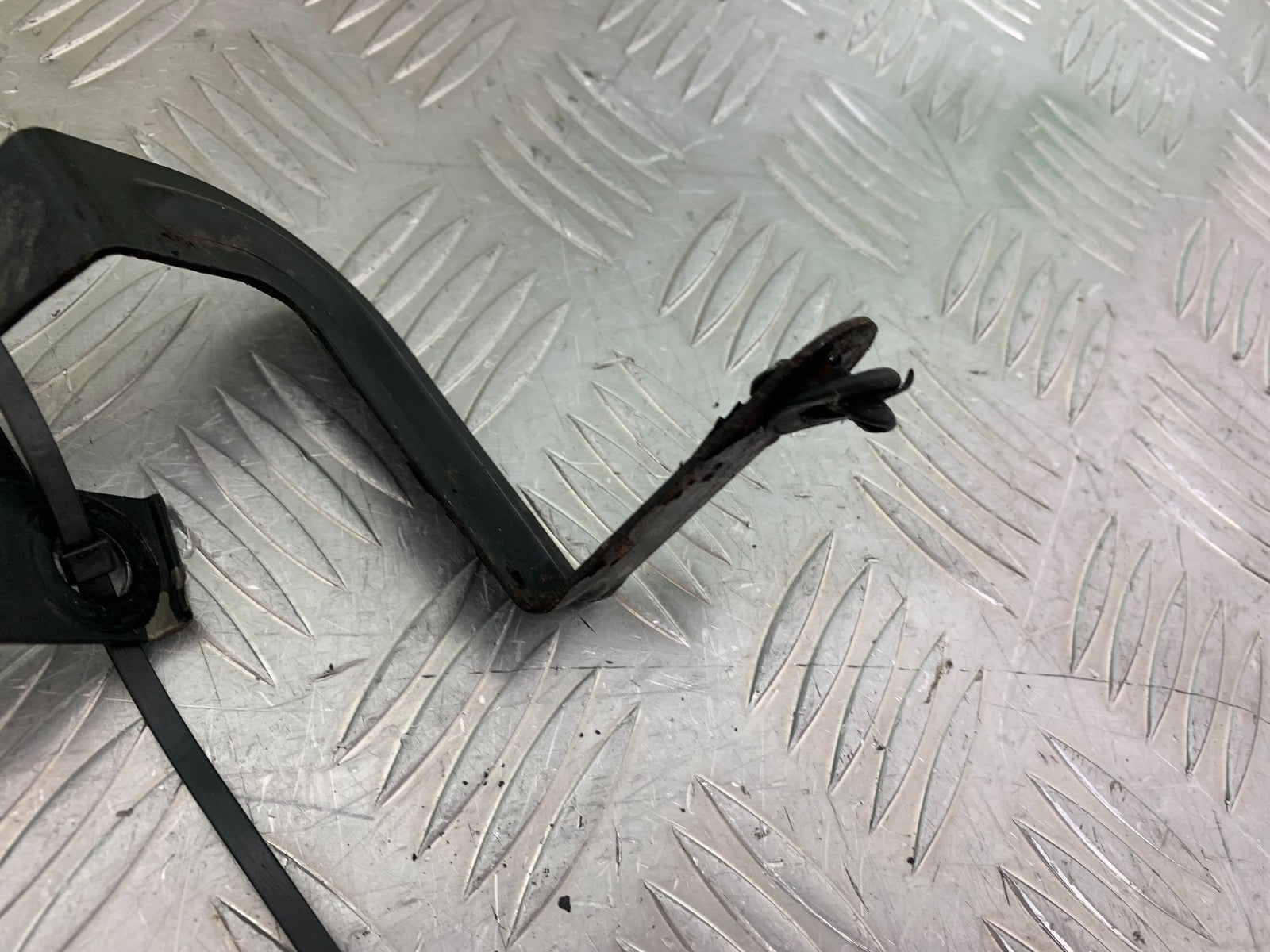 TRIUMPH 955i SPRINT ST OIL COOLER BRACKETS   YEAR 1999-04 (CMB1230)