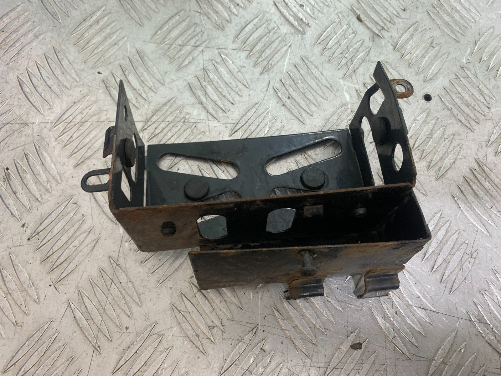 SINNIS HOODLUM 125 BATTERY BOX YEAR 2021-2025 (CMB1196)