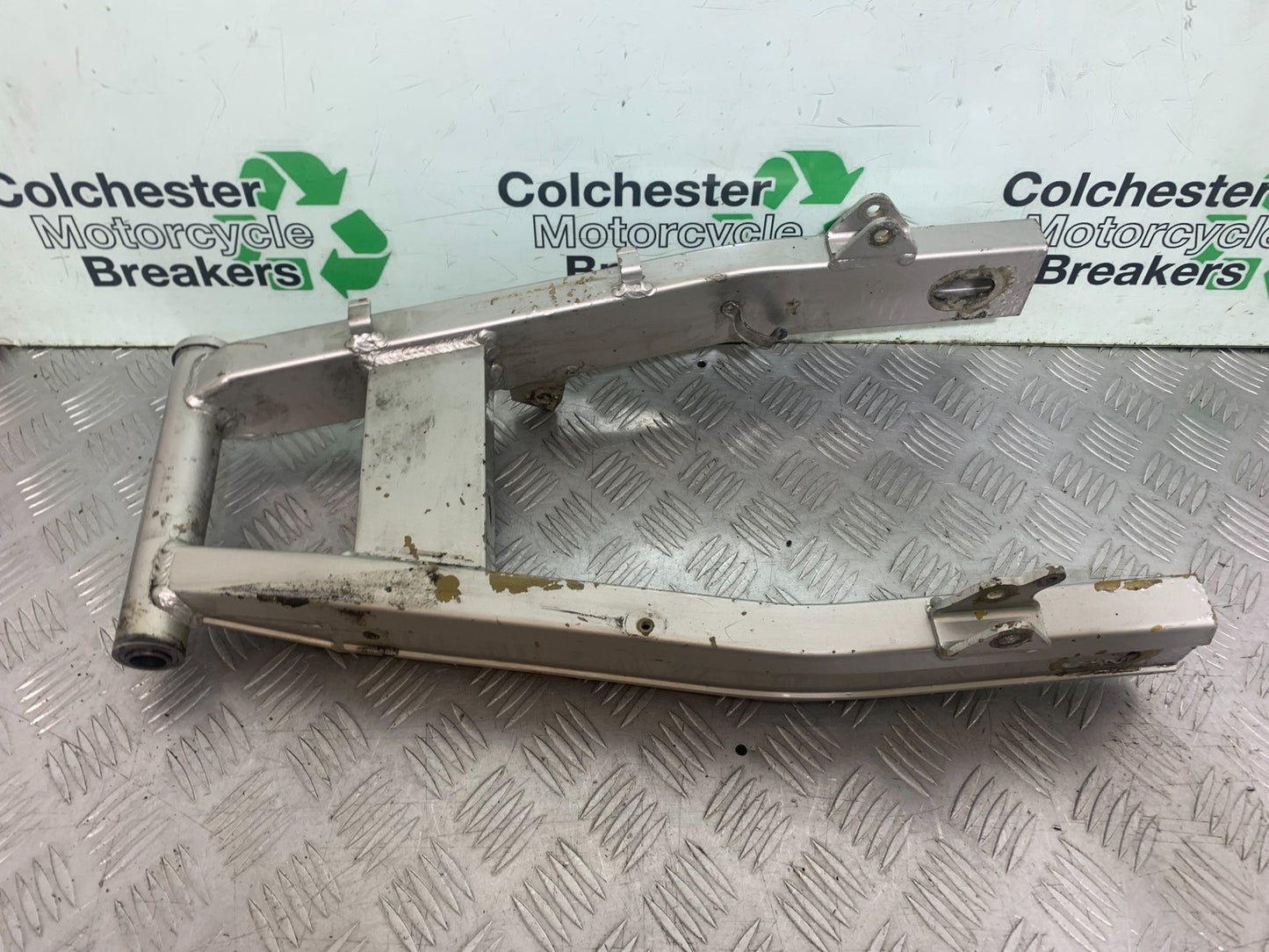 SUZUKI GSX750 INAZUMA SWINGARM  YEAR 1998-2003 (CMB1308)