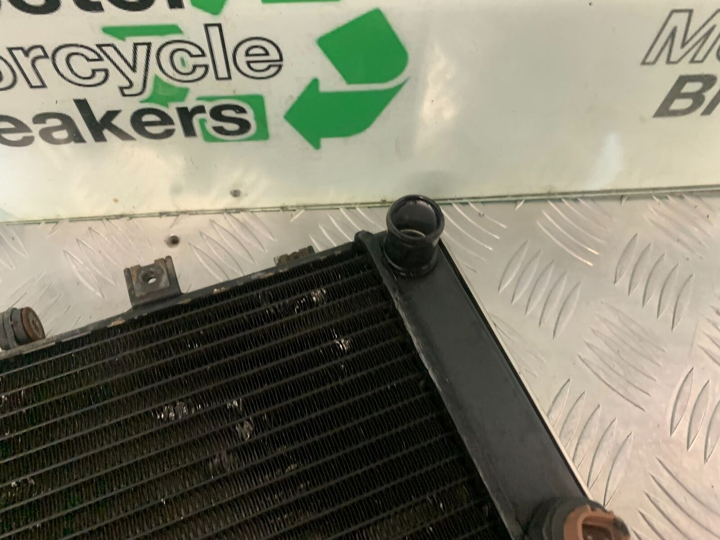 KAWASAKI Z750 Z 750 RADIATOR  YEAR 2004-2006  (STOCK 963)