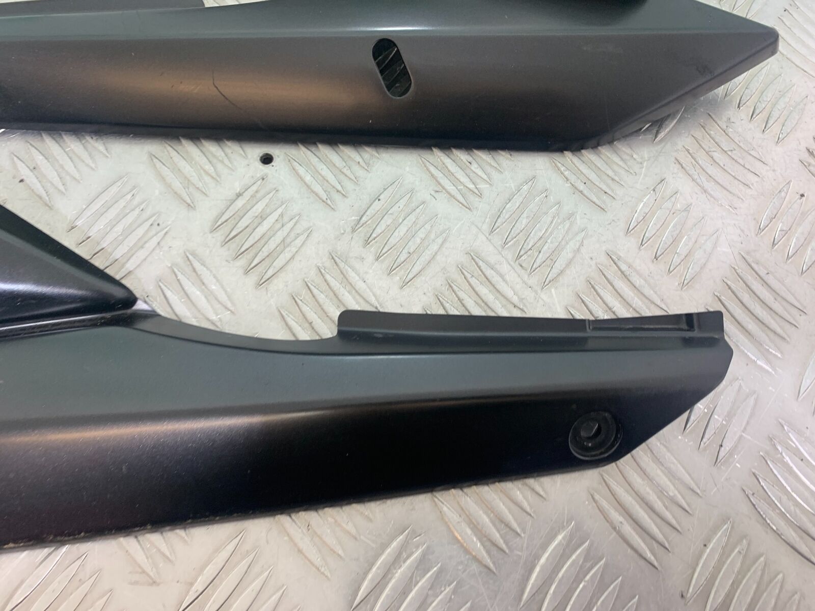 SUZUKI GSF1250 GSF 1250 BANDIT LEFT & RIGHT SIDE PANELS YEAR 2007-2011 (CMB1125)