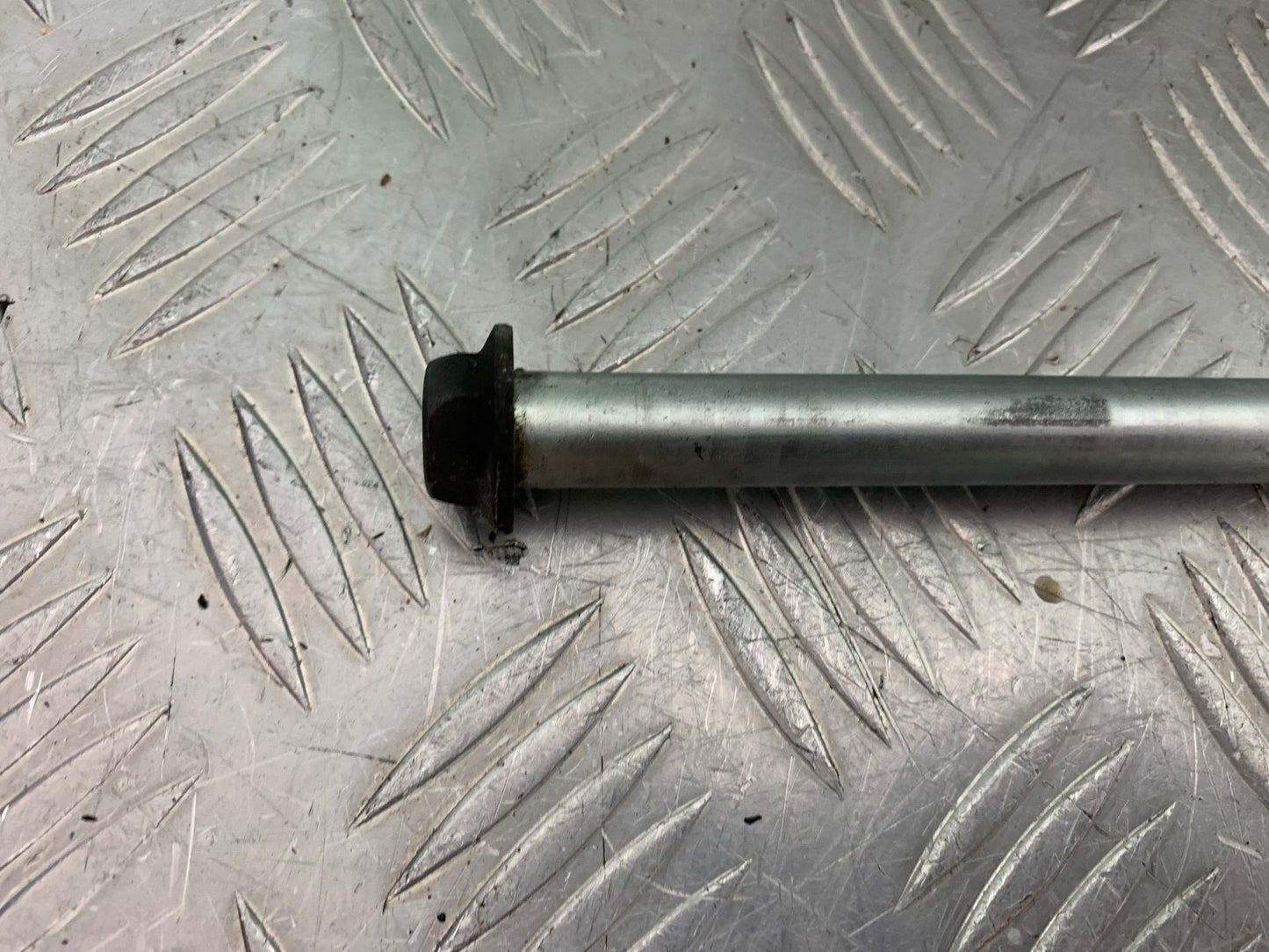 HONDA CB600 CB 600 HORNET SWINGARM SPINDLE  YEAR 1998-2002 (CMB1297)