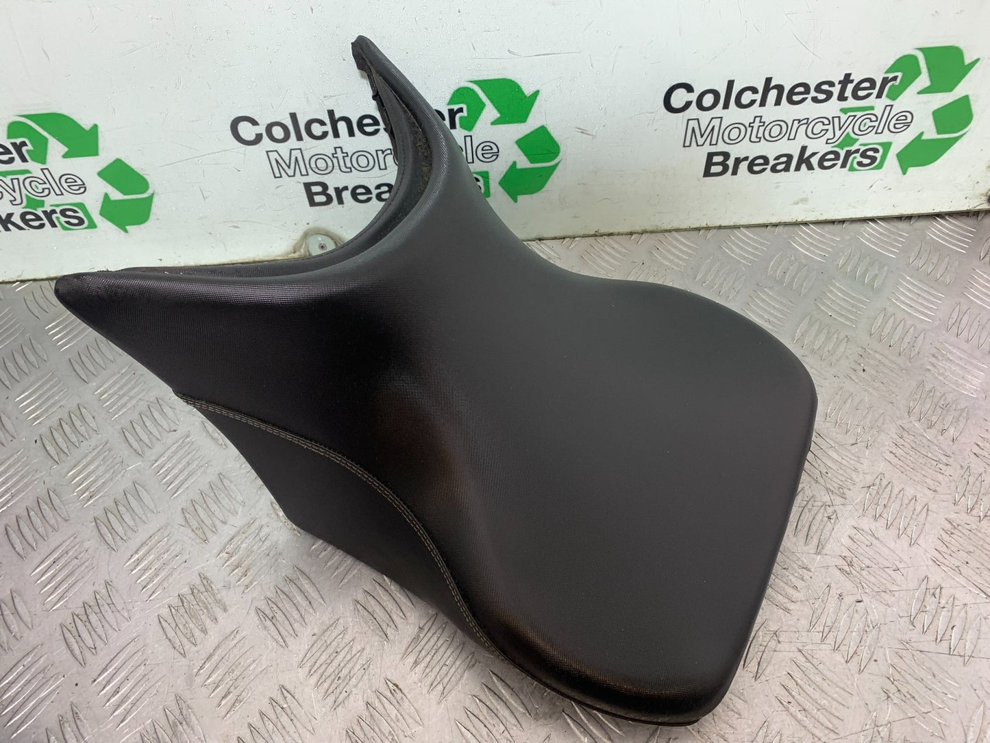 HONDA CBF600 CBF 600 FRONT SEAT   YEAR 2004-07  (CMB1305)