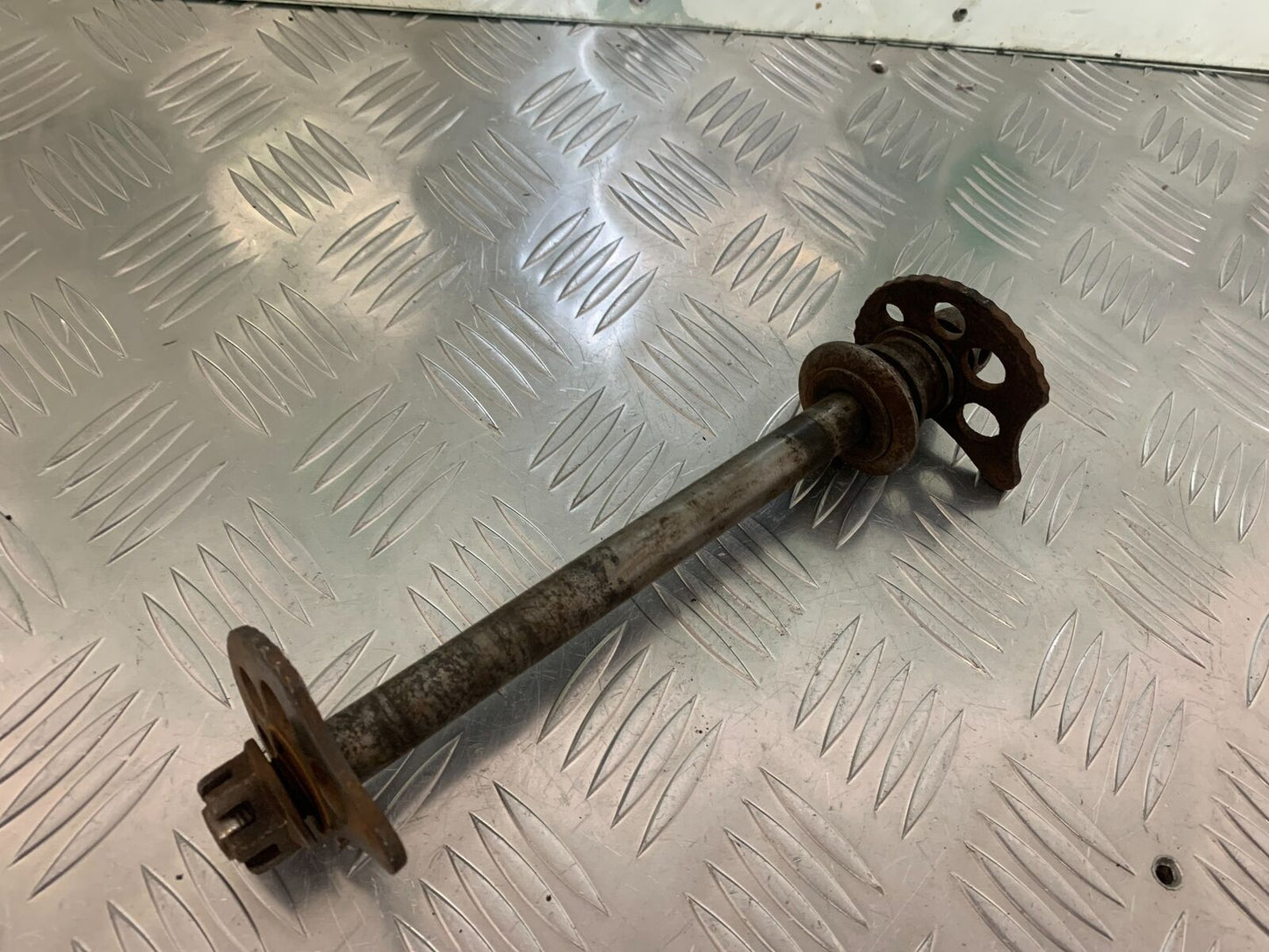 YAMAHA XT250 XT 250 REAR WHHEL SPINDLE  YEAR 1980-1982  (STOCK 944)