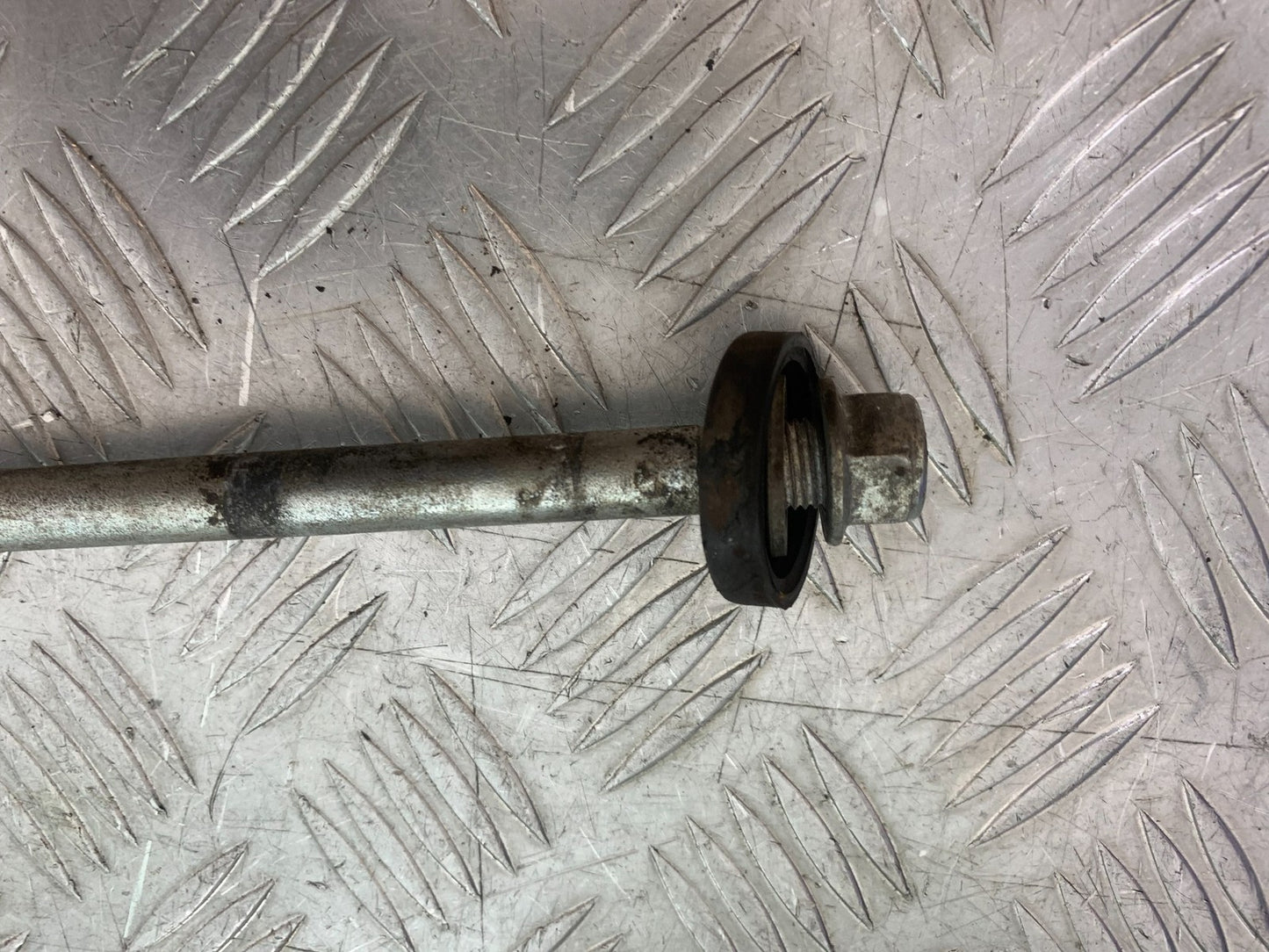 SINNIS HOODLUM 125 SWINGARM SPINDLE   YEAR 2021-2025 (CMB1196)