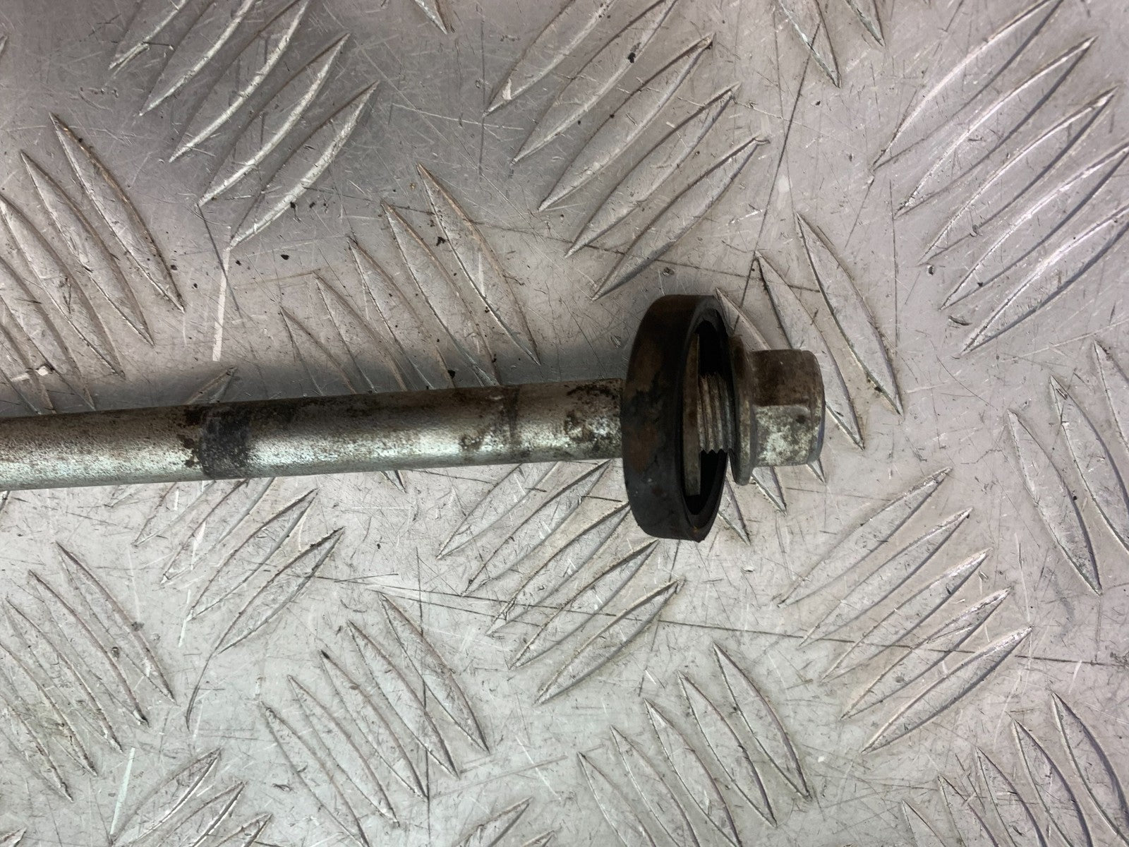 SINNIS HOODLUM 125 SWINGARM SPINDLE   YEAR 2021-2025 (CMB1196)