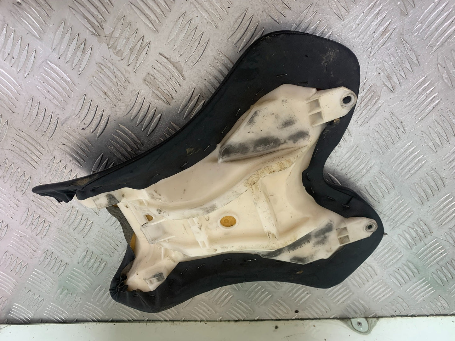 YAMAHA YZF R1 FRONT SEAT   YEAR 2004-2006 (CMB1155)