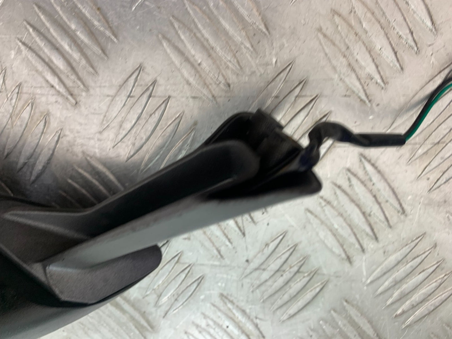 DUCATI 1299 PANIGALE RIGHT MIRROR (DAMAGED SOLD AS PARTS)  YEAR 2016 (CMB 1187)