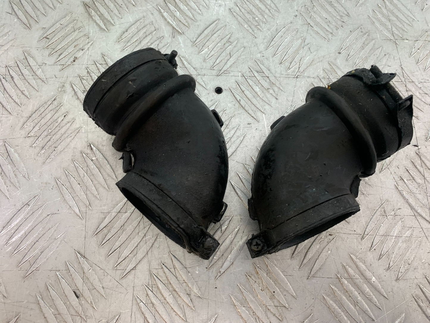 YAMAHA XV1100 XV 1100 VIRAGO AIRBOX RUBBERS 1990-1999 (CMB1243)