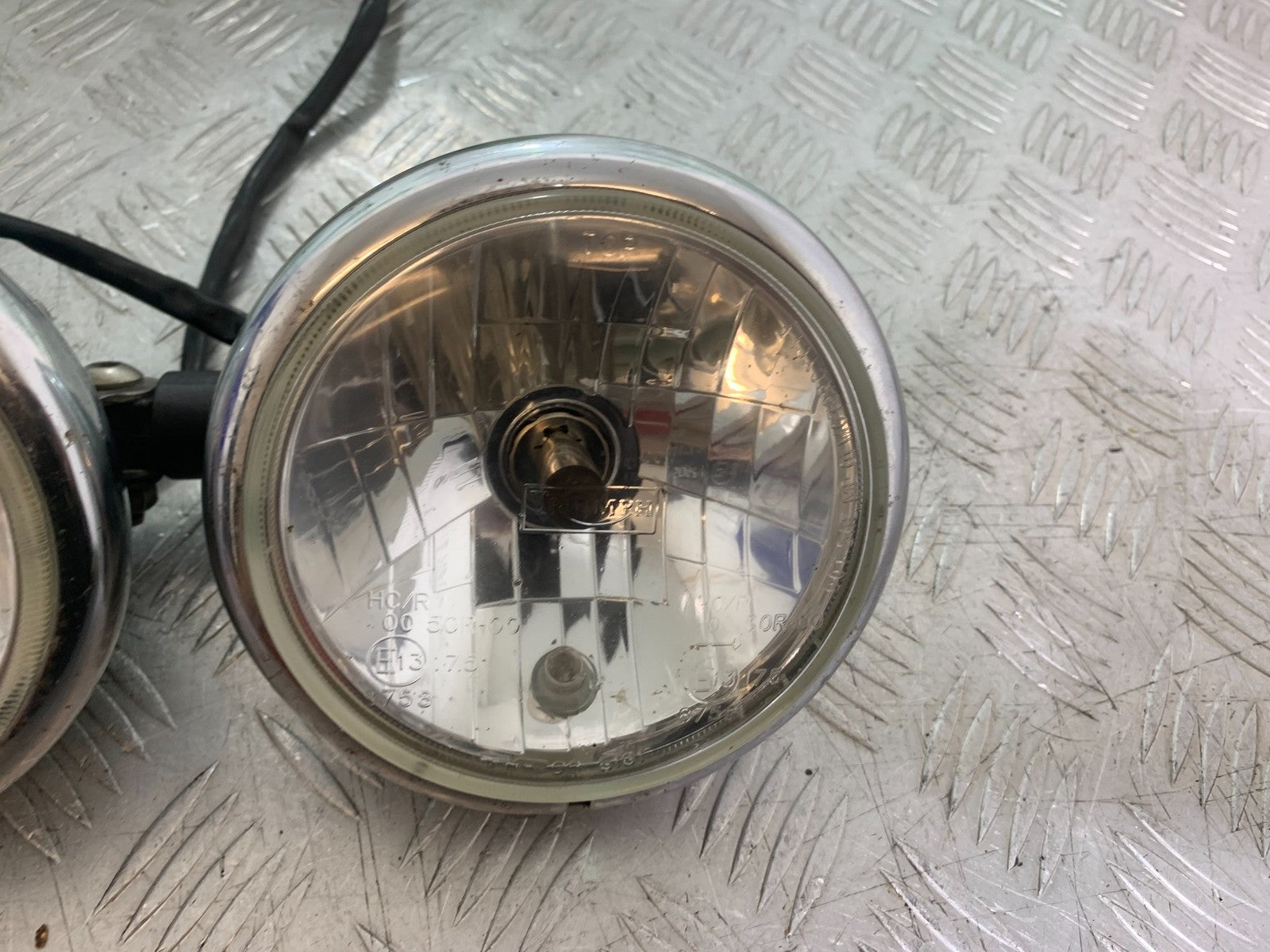 TRIUMPH 1050 SPEED TRIPLE HEADLIGHTS  YEAR 2005-2007 (CMB1322)