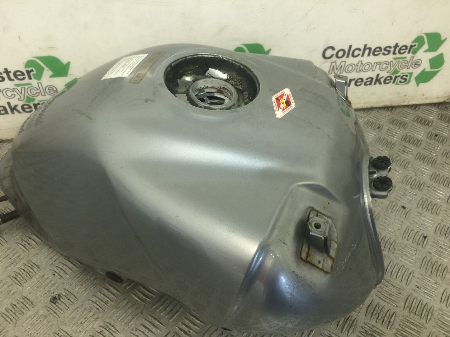 HONDA CBF600 CBF 600 PETROL TANK  YEAR 2004 -07  (STOCK 909)