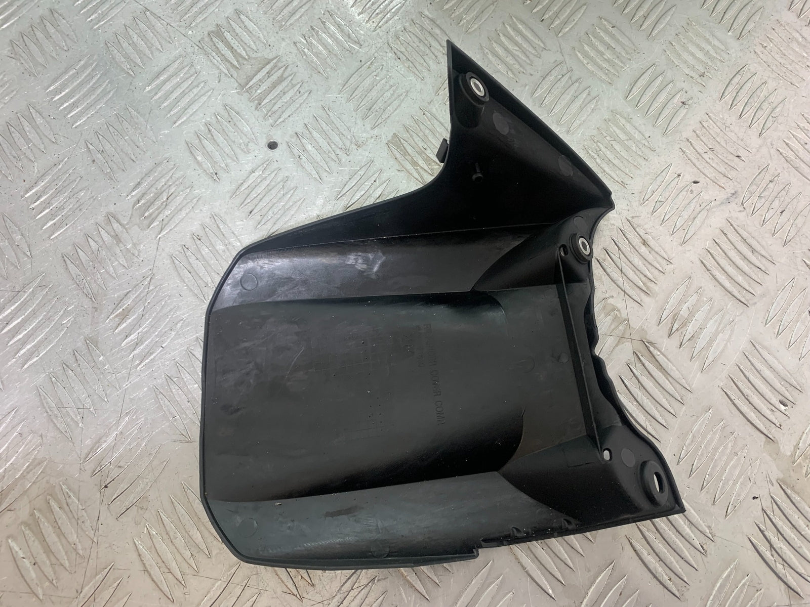 YAMAHA YZF R1 HUGGER CHAIN GUARD    YEAR 2004-2006 (CMB1155)