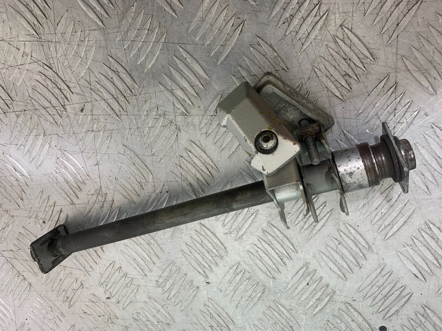 SUZUKI GSX750 INAZUMA REAR WHEEL SPINDLE & ADJUSTERS YEAR 1998-2003 (CMB1308)