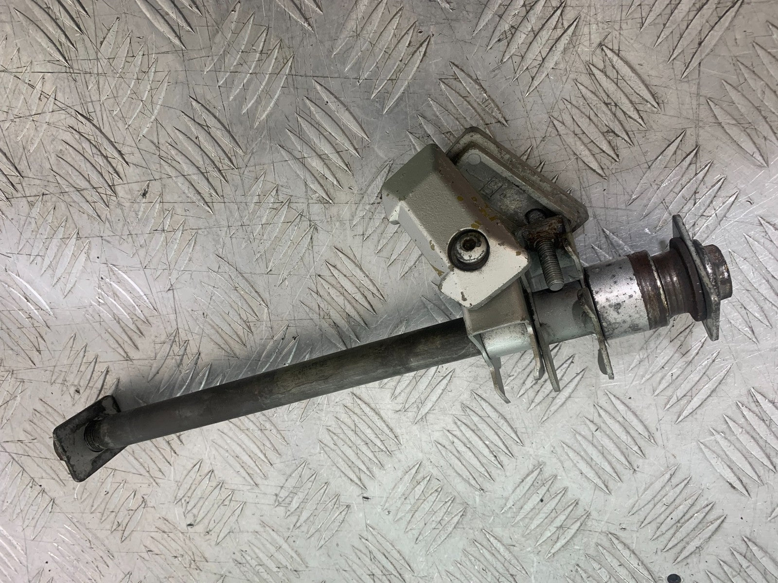 SUZUKI GSX750 INAZUMA REAR WHEEL SPINDLE & ADJUSTERS YEAR 1998-2003 (CMB1308)