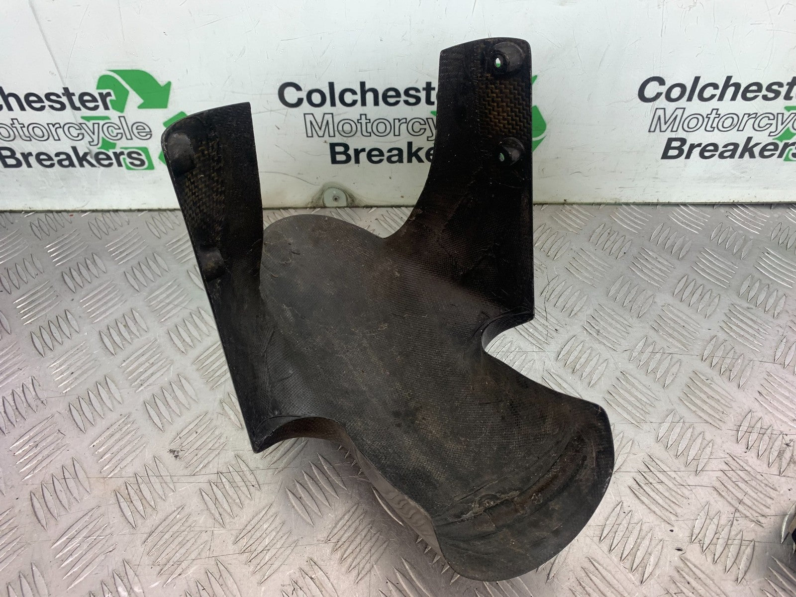 DUCATI 996 SPS 748 916 998 CARBON FRONT MUDGUARD   1999-2000 (CMB1209)
