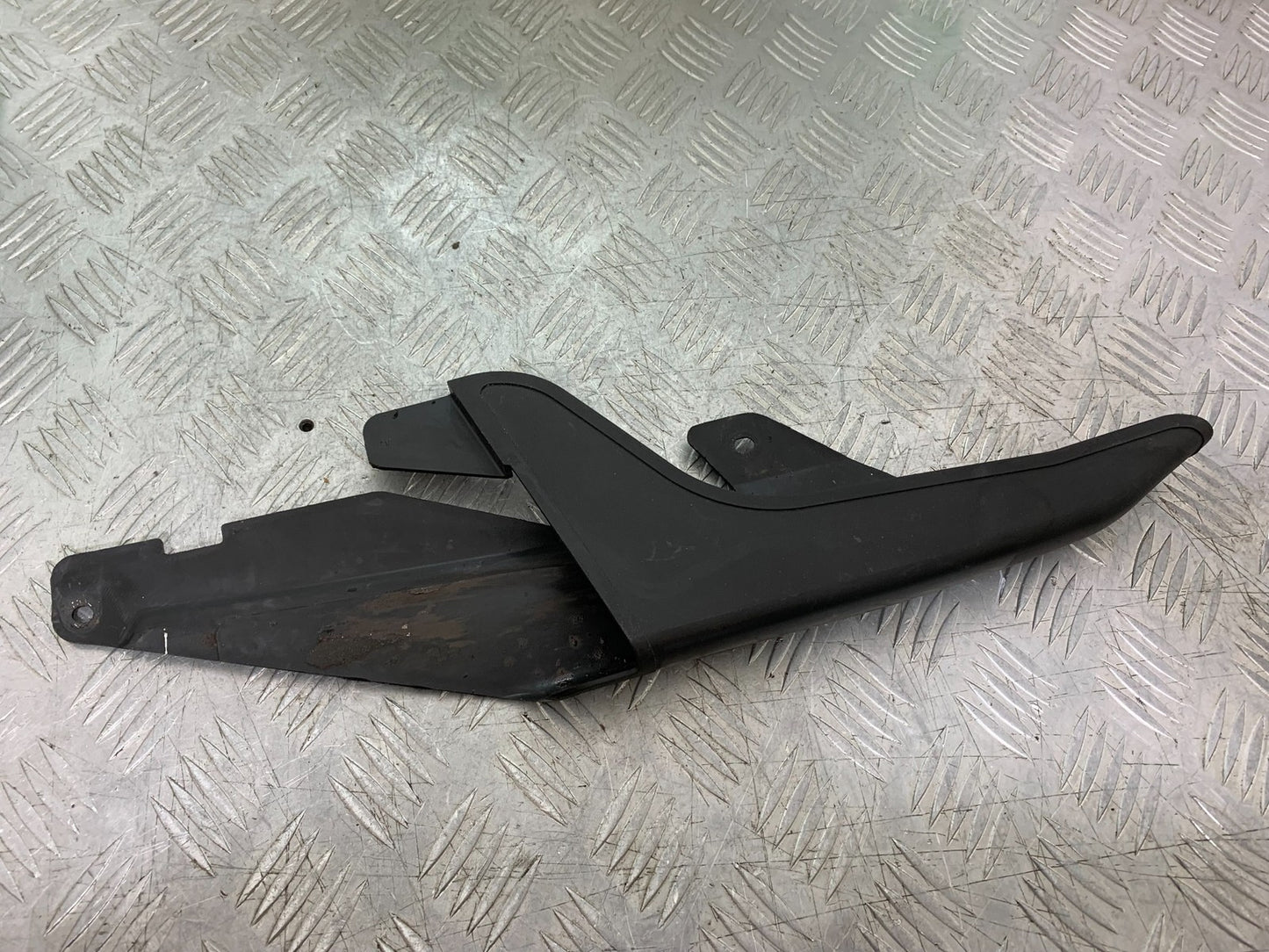 HONDA XL125 VARADERO CHAIN GUARD YEAR 2001-2006  (CMB1304)