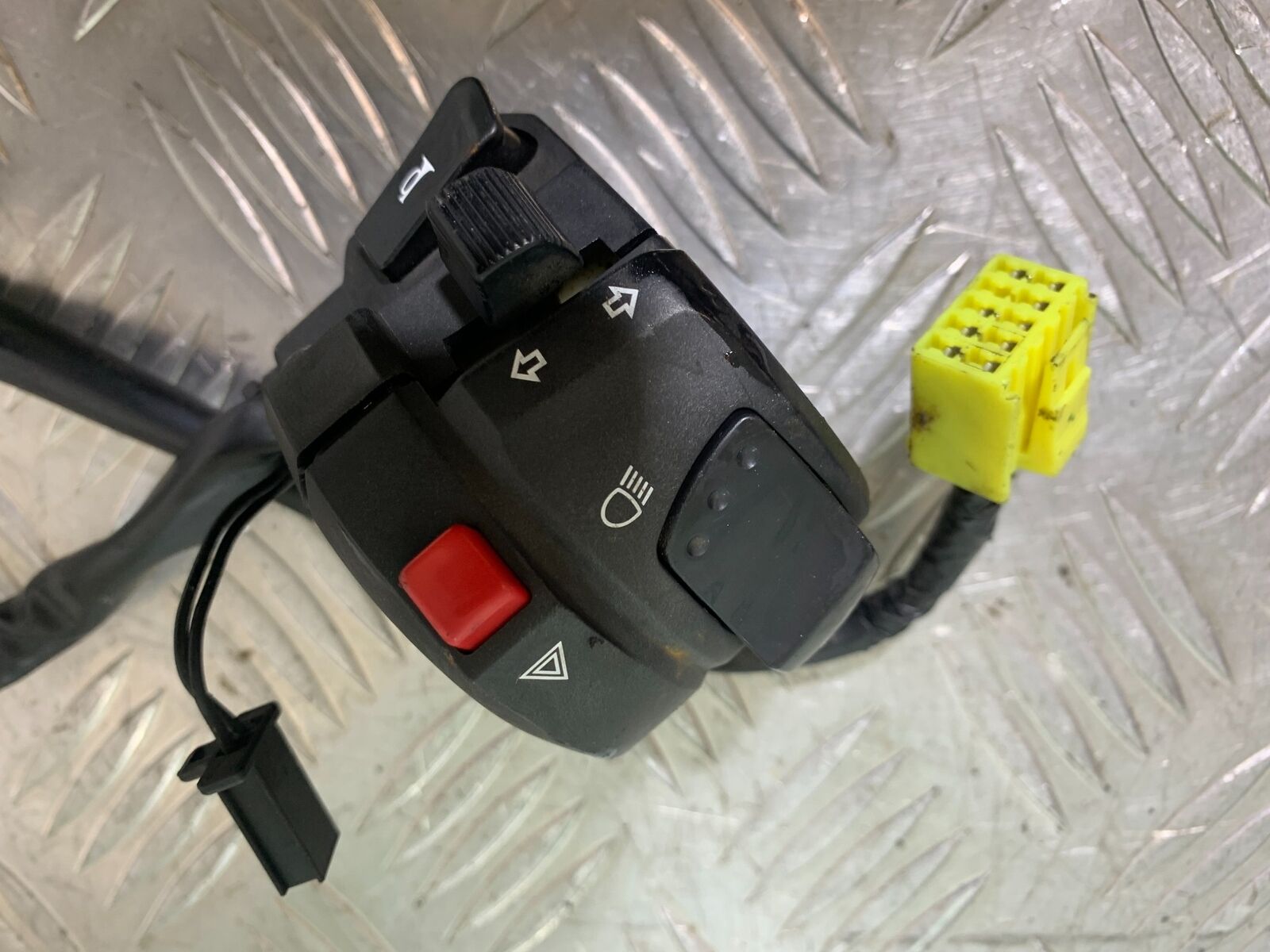 SUZUKI SV650 X SV 650 X LEFT SWITCH GEAR  YEAR 2018-2022  (CMB1081)