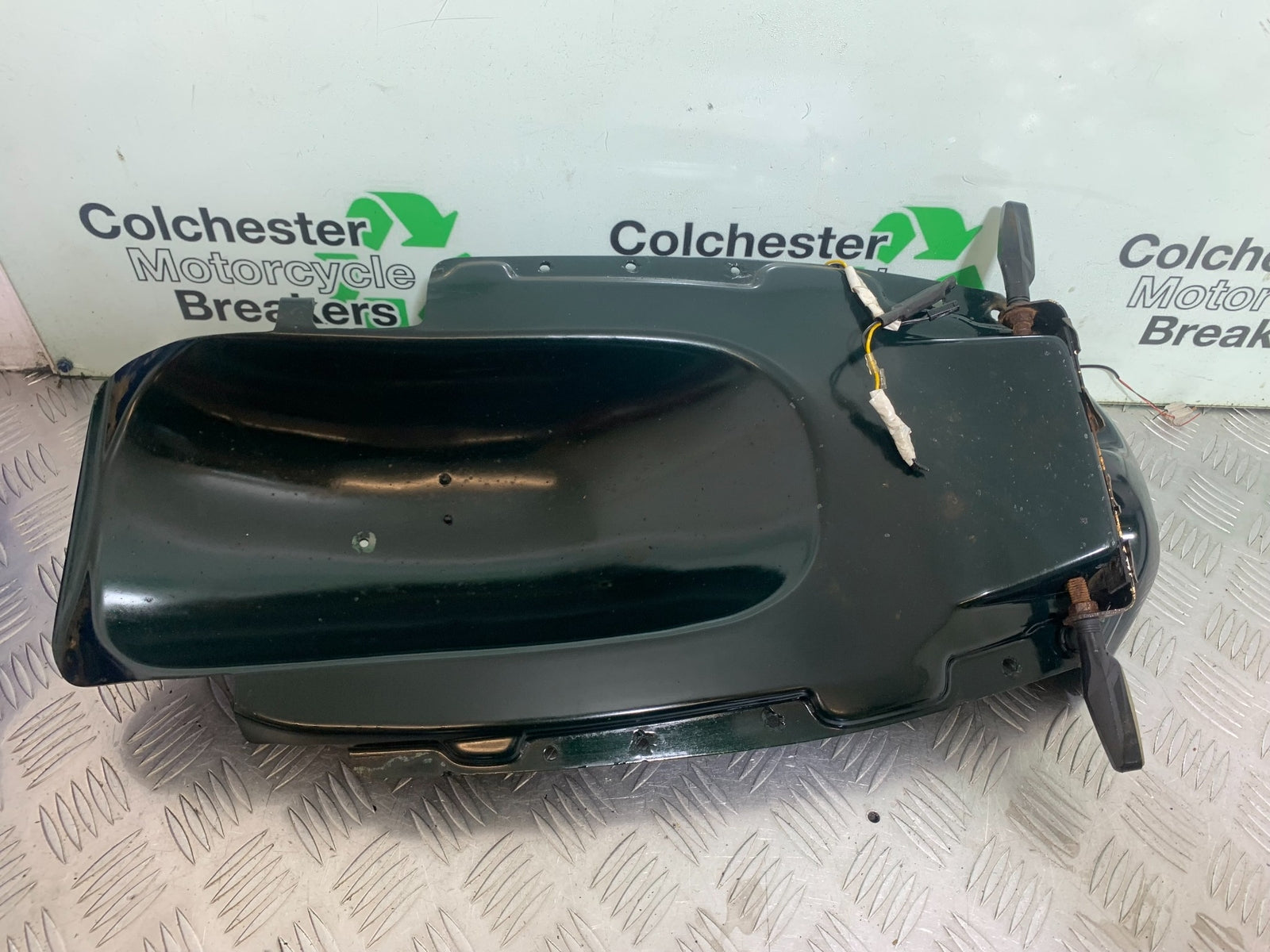 SUZUKI GSF1200  GSF 1200 BANDIT UNDERTRAY  YEAR 1997-2000 (CMB1149)