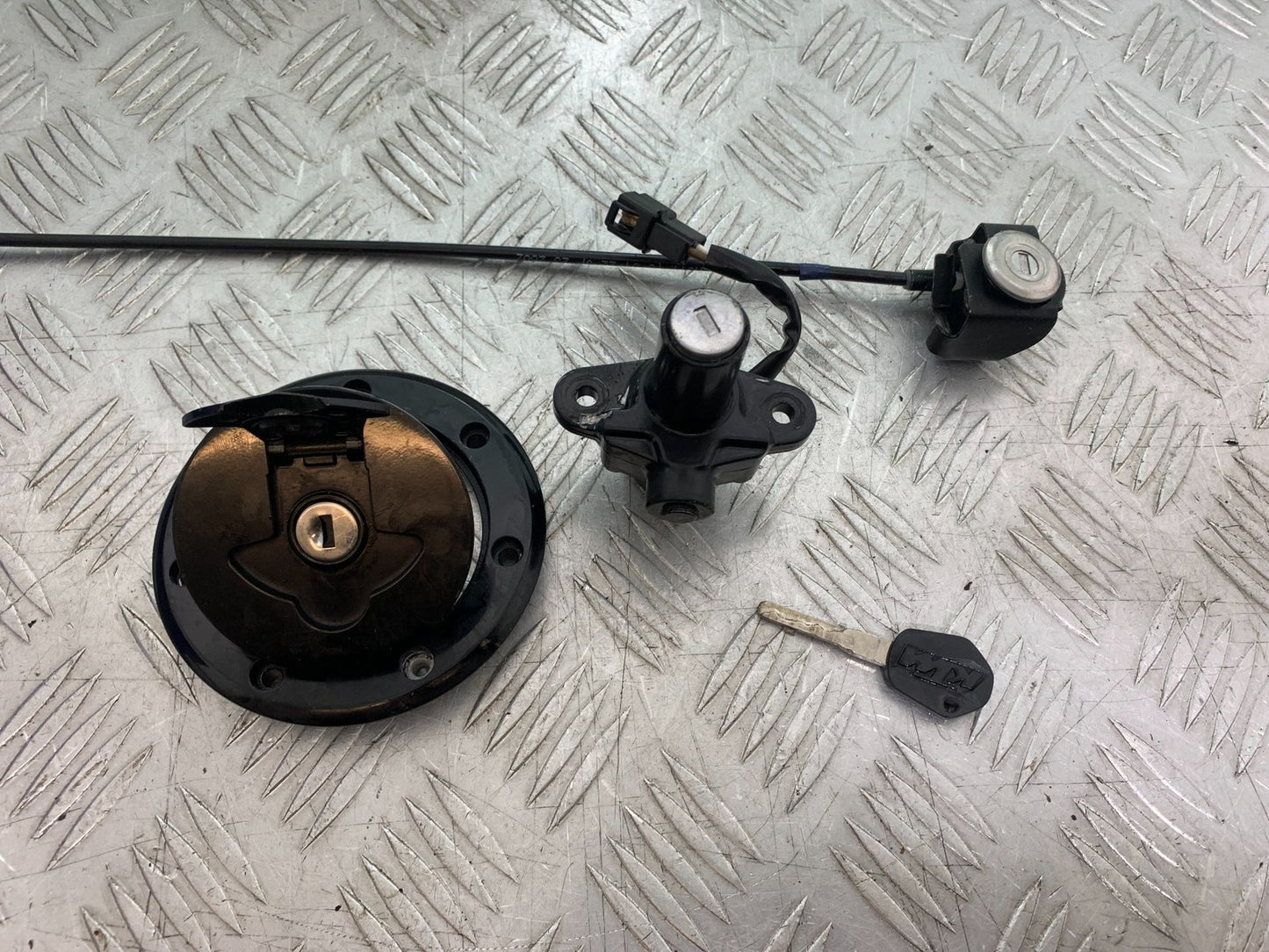 KTM DUKE 125 LOCKS AND KEY  YEAR 2017-2022 (CMB1274)