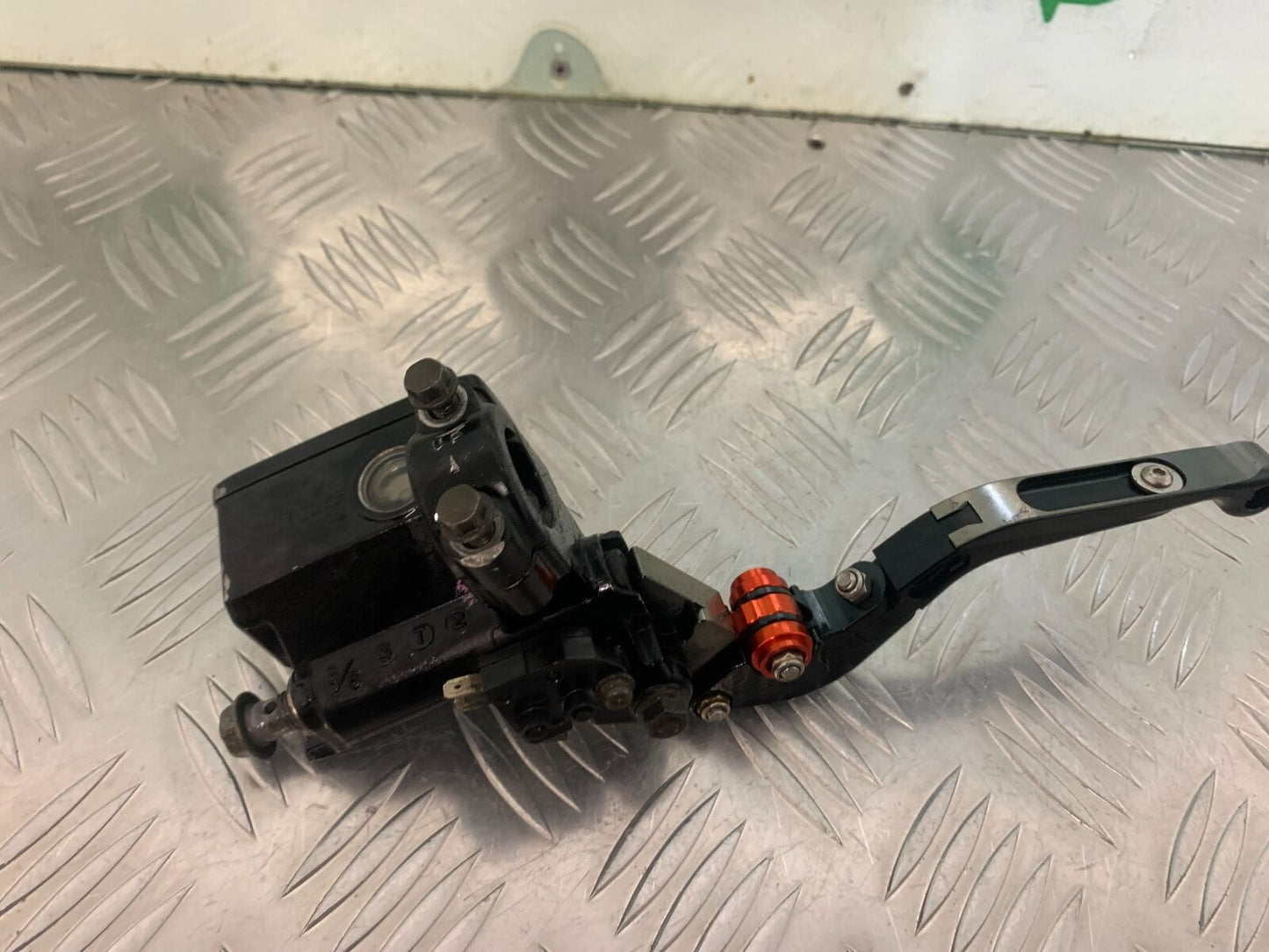 SUZUKI SV1000 SV 1000 K3 FRONT BRAKE MASTER CYLINDER  YEAR 2004 (STOCK 970)