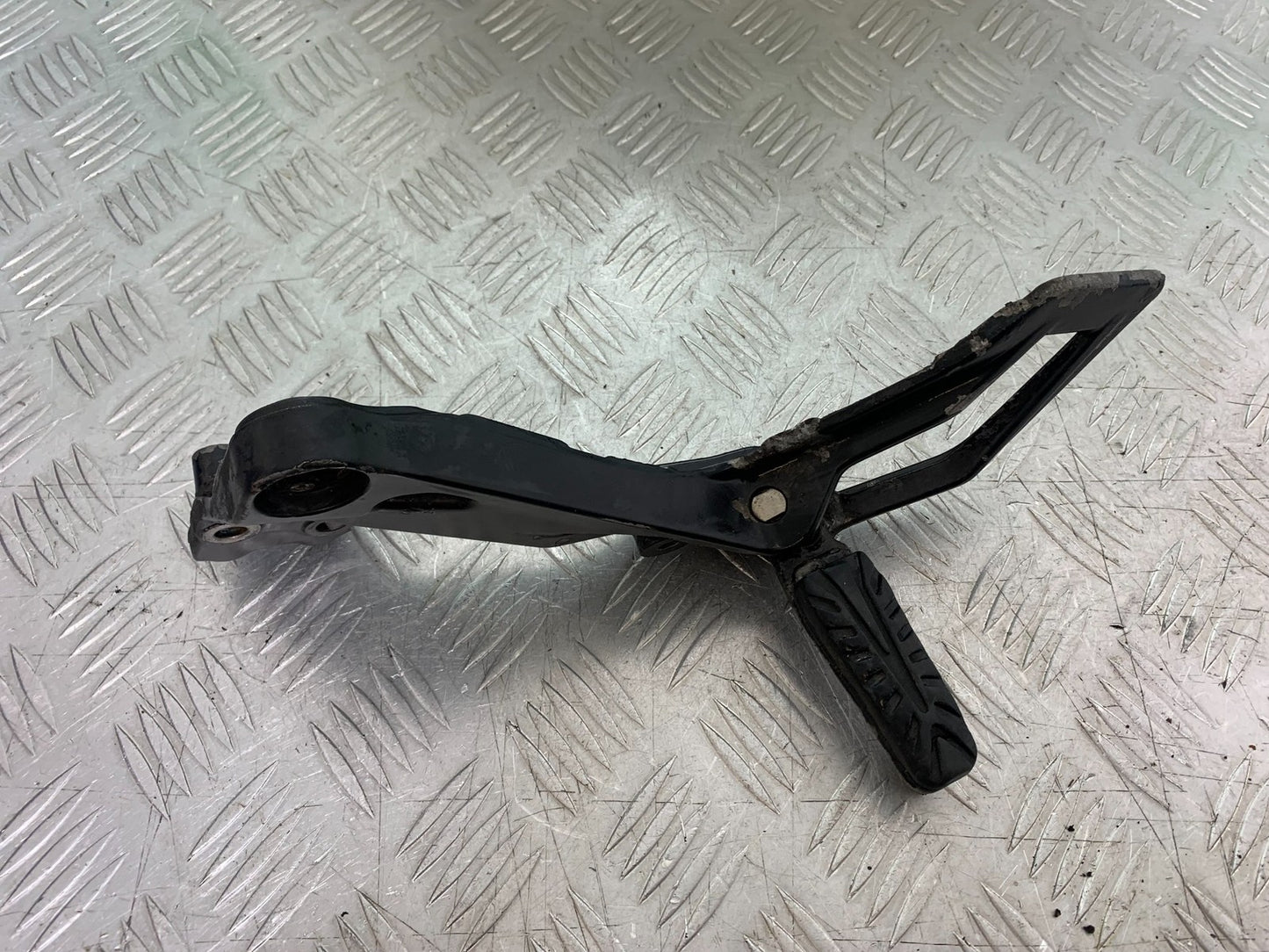 KTM RC125 RC 125 FRONT LEFT HANGER  YEAR 2017-2022 (CMB 1244)