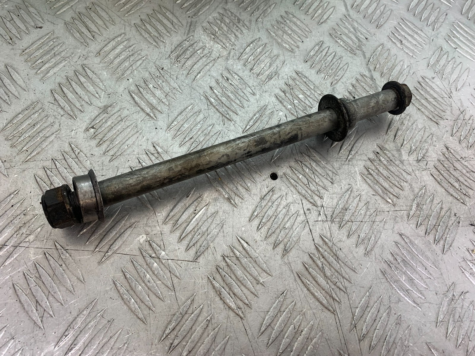 HONDA NT650 V DEAUVILLE REAR WHEEL SPINDLE   YEAR 1998-01 (CMB1320)