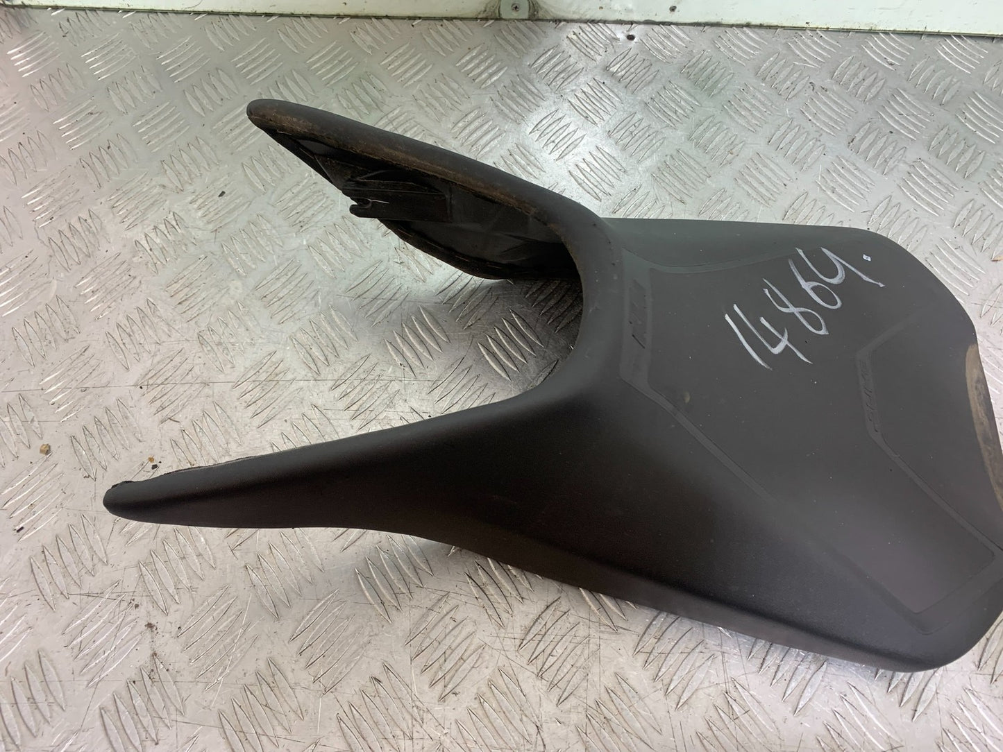 KTM 125 DUKE FRONT SEAT  YEAR 2018-2023 (CMB1185)