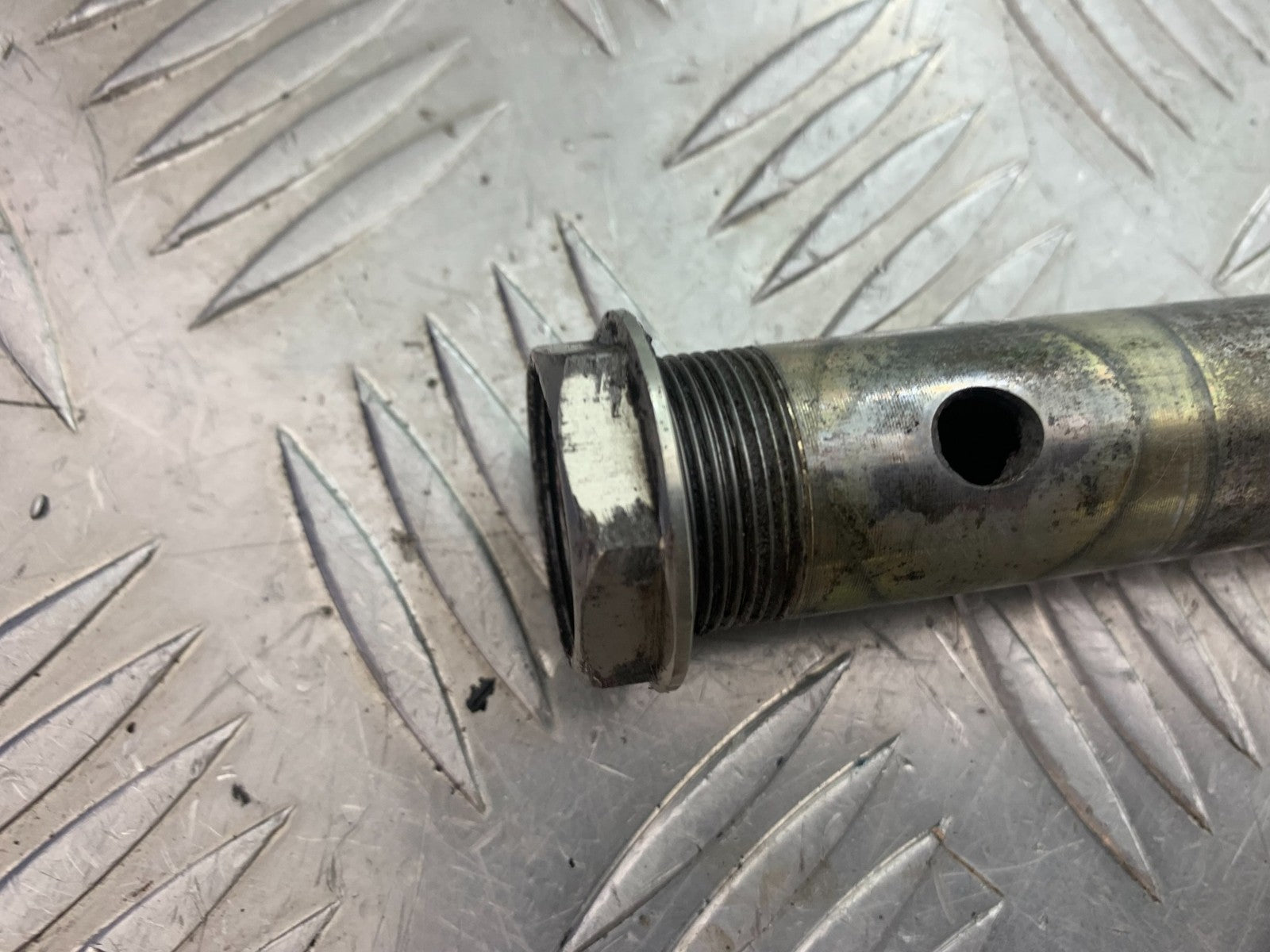 DUCATI 996 SPS 748 916 998 FRONT WHEEL SPINDLE  1999-2000 (CMB1209)