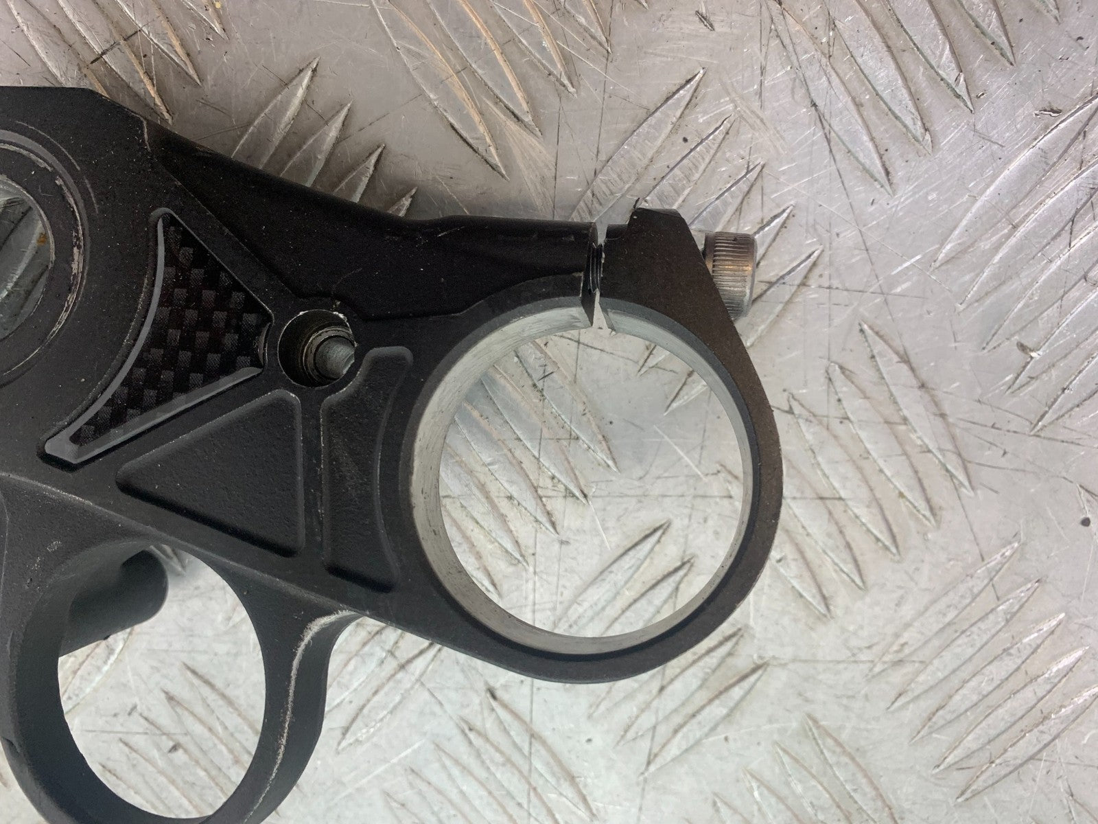 YAMAHA YZF R1 14 B BIG BANG TOP YOKE   2009-14 (CMB1175)