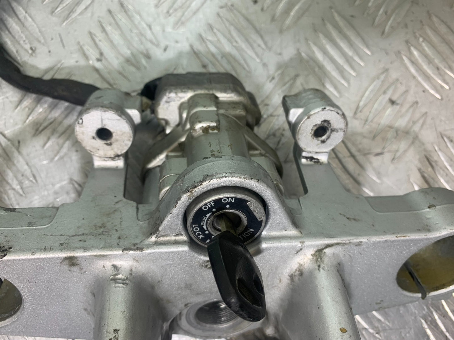 SUZUKI GSX750 INAZUMA LOCKS AND KEY YEAR 1998-2003 (CMB1308)