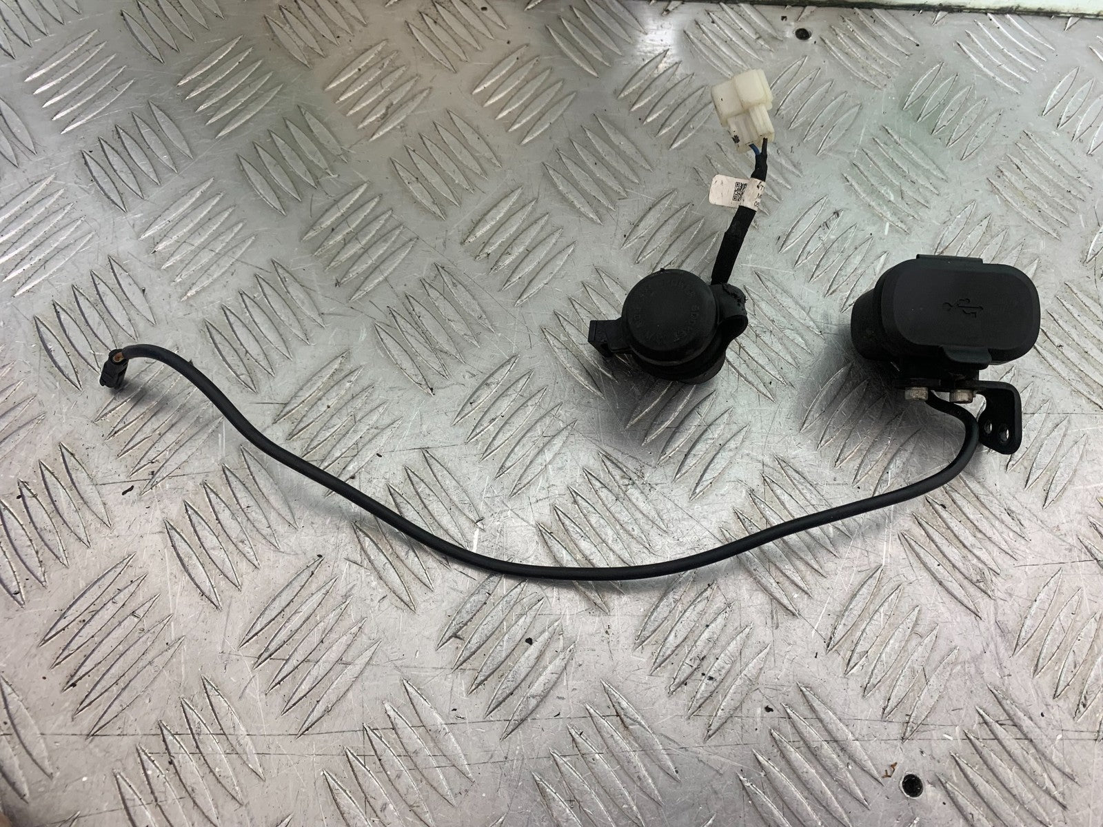 BSA 650 GOLD STAR USB AND POWER SOCKETS  YEAR 2022-2025 (CMB1262)