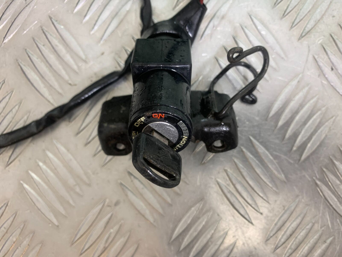 HONDA CBR125 CBR 125 IGNITION SWITCH AND KEY  YEAR 2004-06  (CMB1040)