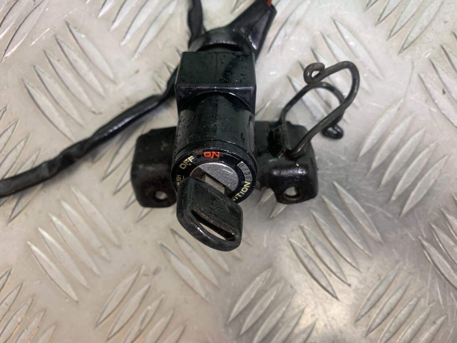 HONDA CBR125 CBR 125 IGNITION SWITCH AND KEY  YEAR 2004-06  (CMB1040)