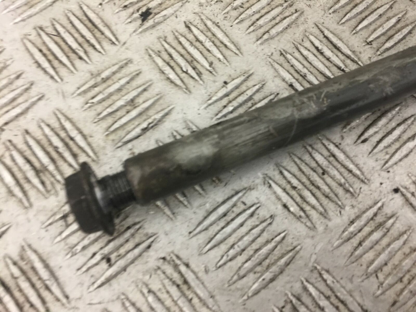 HONDA VFR800 V TEC FRONT WHEEL SPINDLE YEAR 2009-2013  (ABS) STOCK 576