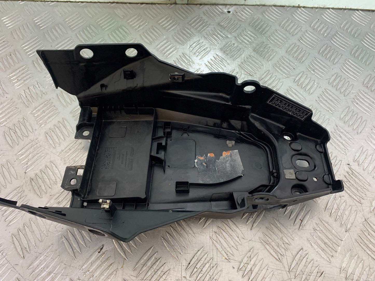 KTM DUKE 125 UNDERTRAY YEAR 2017-2022 (CMB1274)