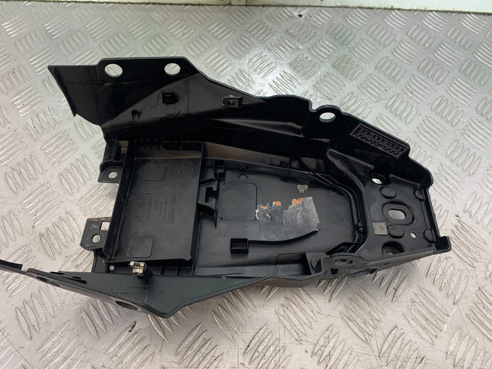 KTM DUKE 125 UNDERTRAY YEAR 2017-2022 (CMB1274)