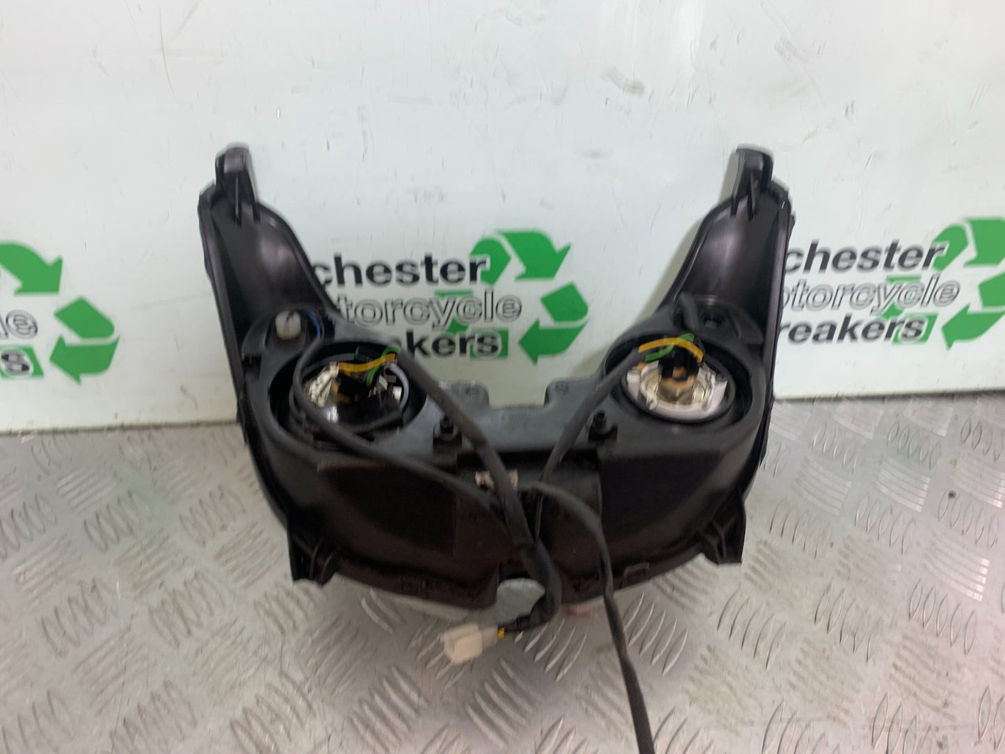 YAMAHA XMAX 250 XMAX 250 HEADLIGHT  YEAR 2006-09 (CMB1201)