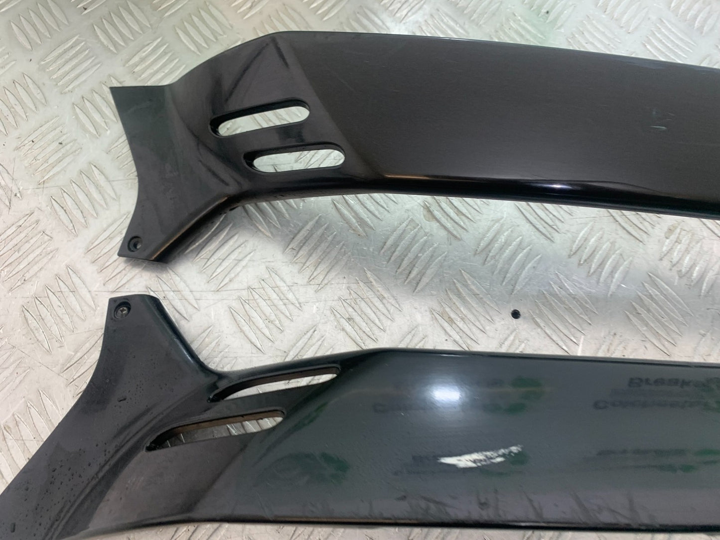 PIAGGIO VESPA GTS 125 LEFT & RIGHT LOWER INFILLS YEAR 2009-14  (CMB1261)