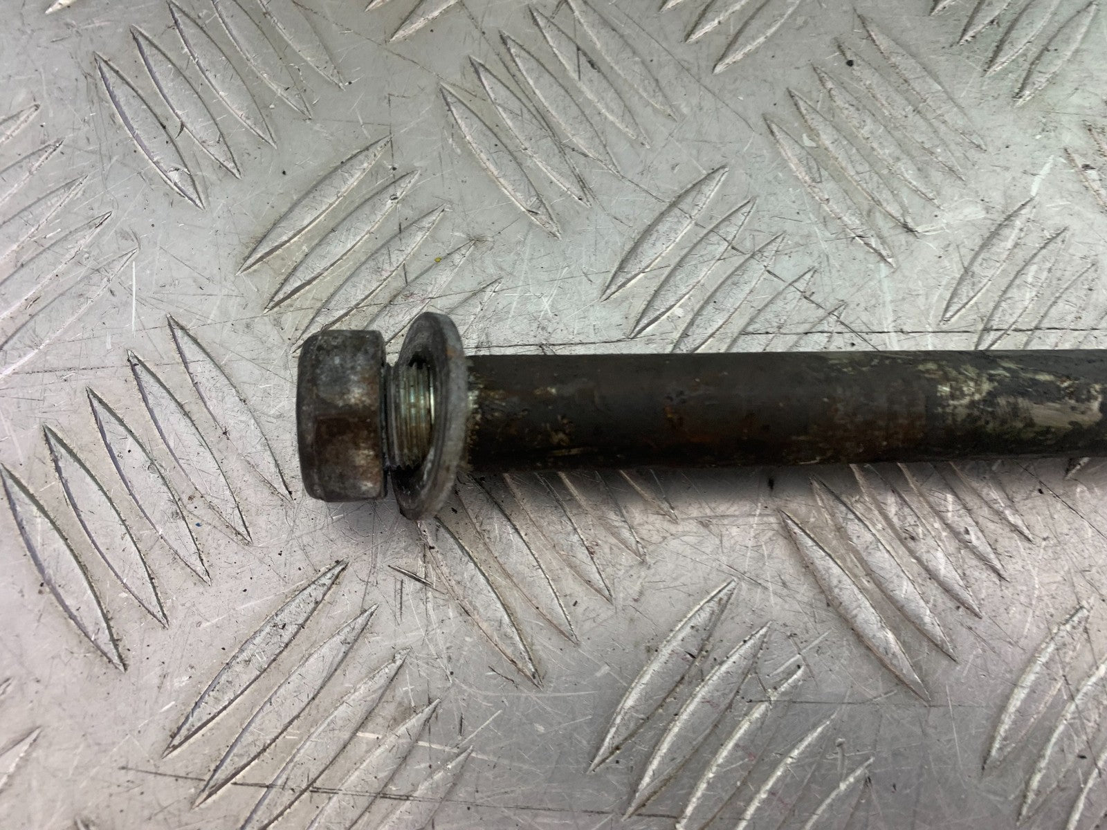 YAMAHA YZF1000 THUNDERACE SWINGARM SPINDLE   YEAR 1997-2000 (CMB1204)