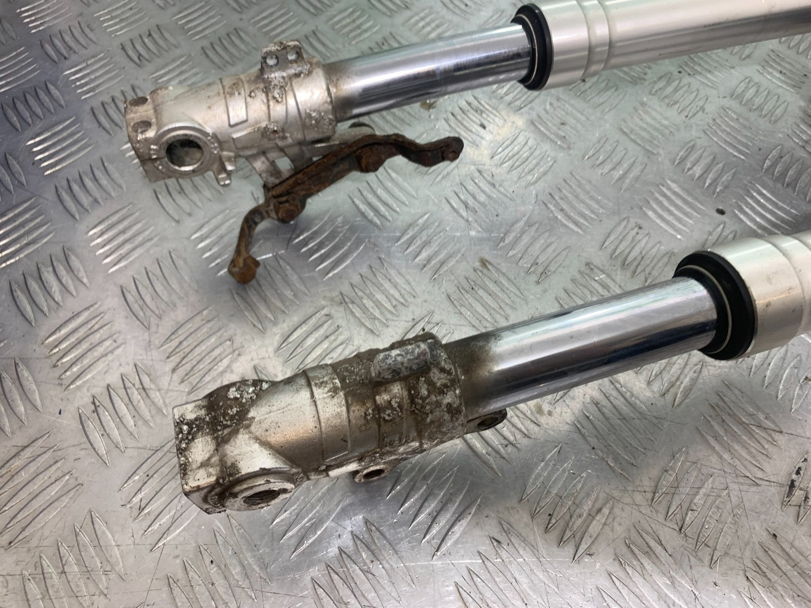 BENELLI BN125 BN 125 FORKS (BENT SOLD AS PARTS)  YEAR 2018-2021 (CMB1194)