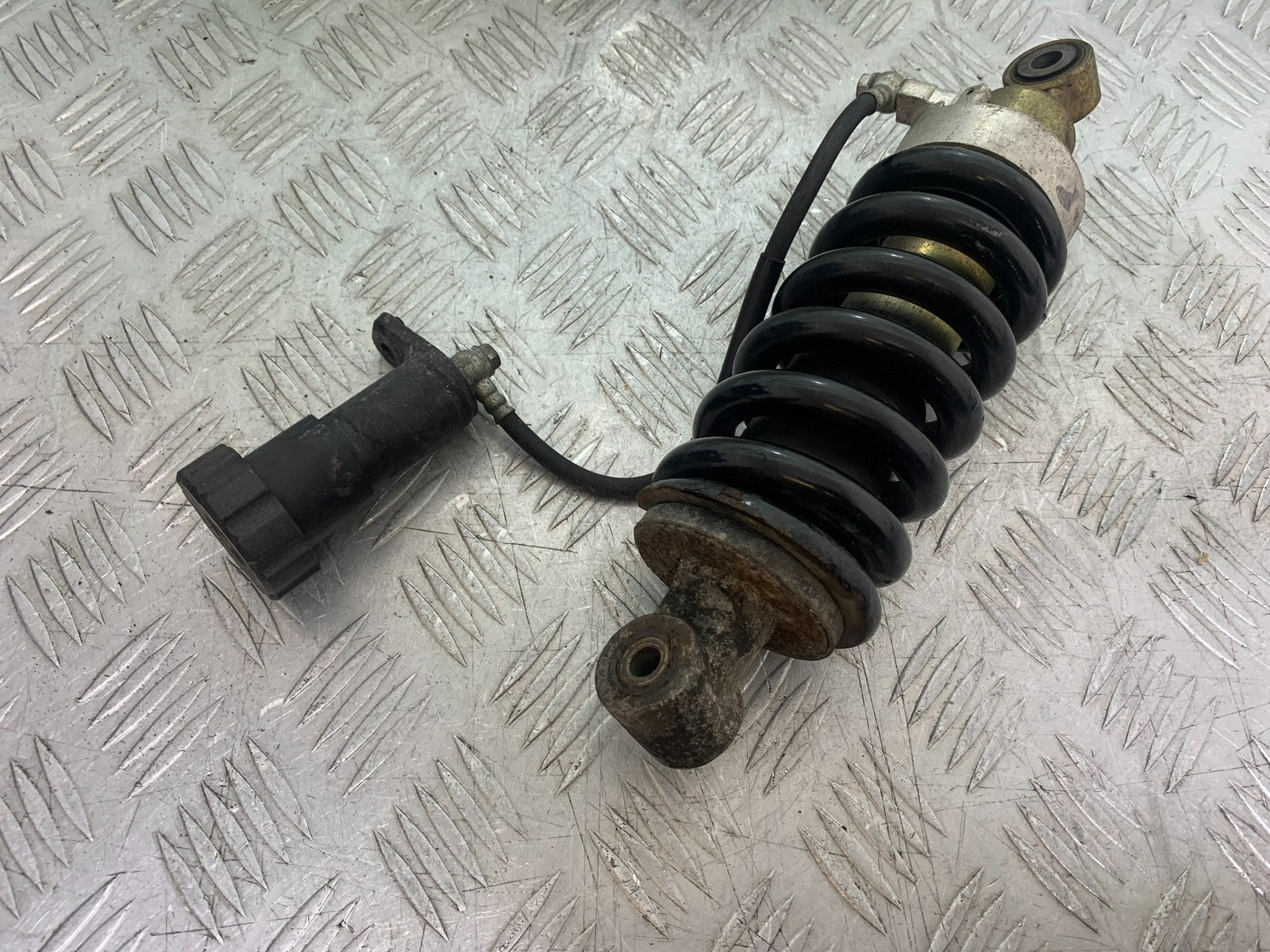 HONDA NT650 V DEAUVILLE REAR SHOCK  YEAR 1998-01 (CMB1320)