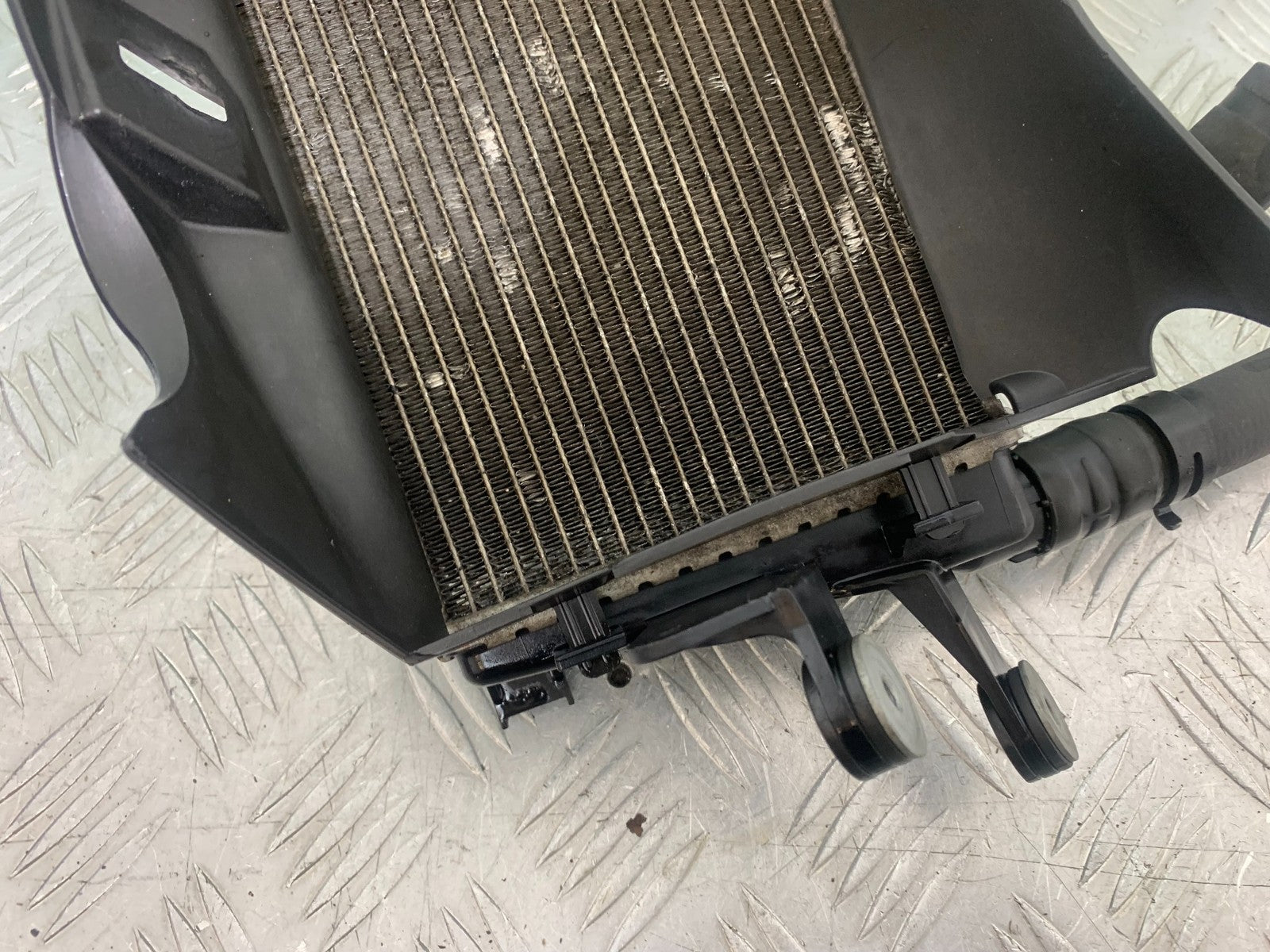 BMW R1200 R 1200 GS LEFT RADIATOR YEAR 2013-2016 (CMB1257)