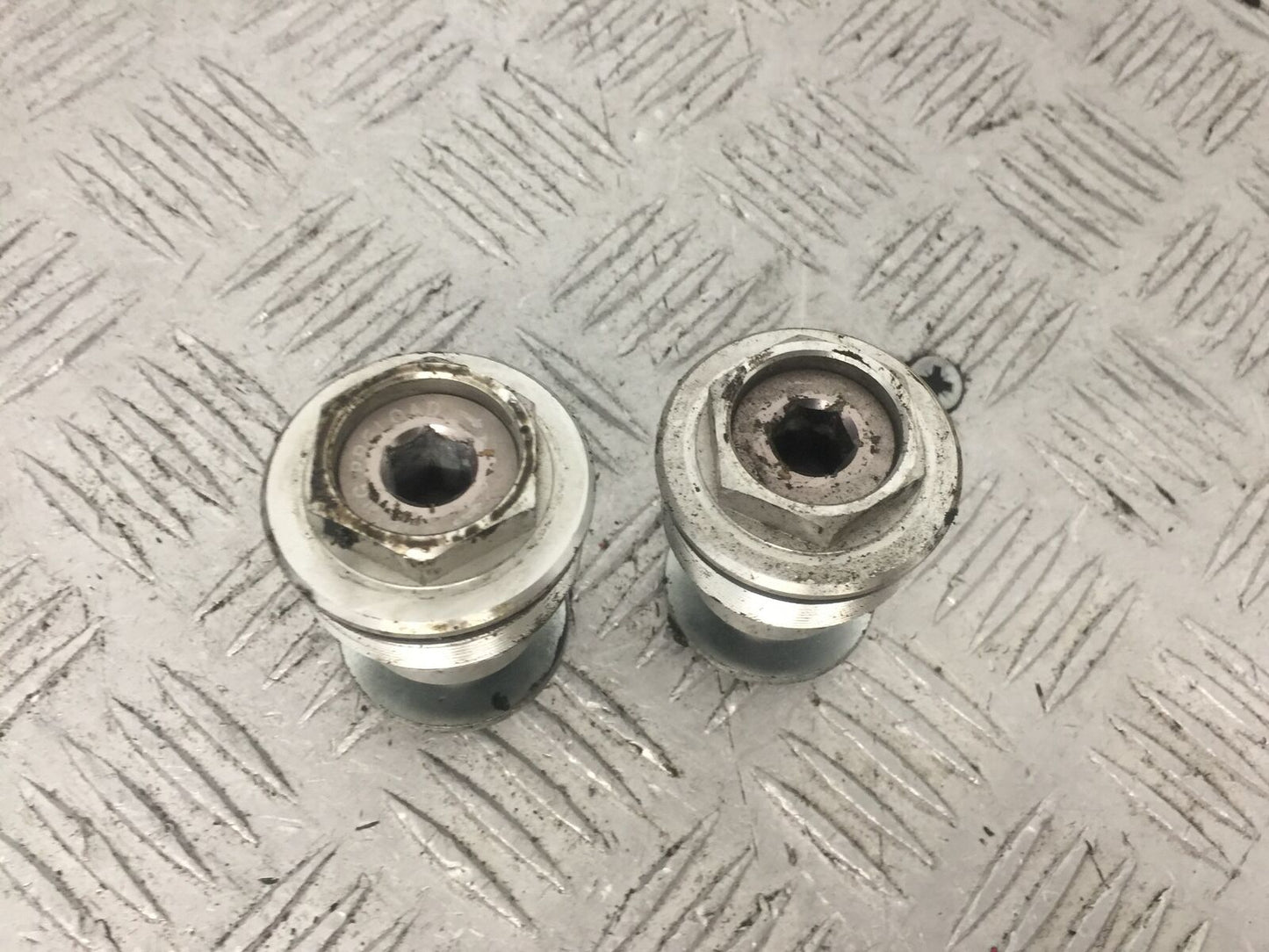 YAMAHA XT660Z TENERE TOP FORK CAPS YEAR 2012  (STOCK 863)
