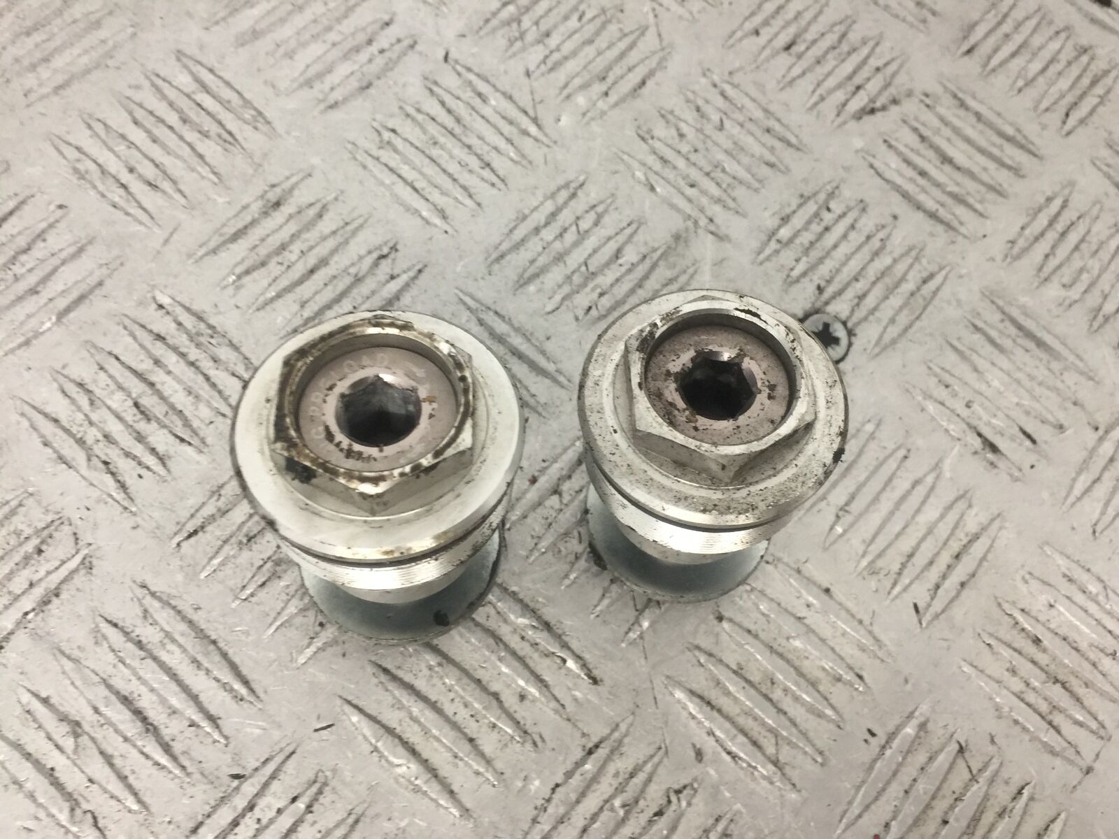 YAMAHA XT660Z TENERE TOP FORK CAPS YEAR 2012  (STOCK 863)