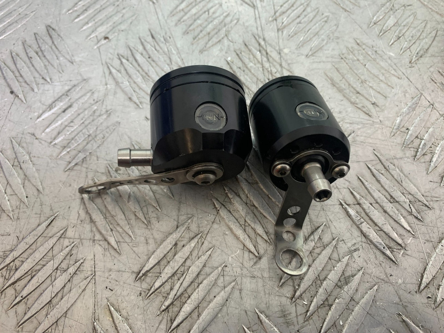 TRIUMPH 1050 SPEED TRIPLE  RIZOMA FLUID POTS YEAR 2005-2007 (CMB1322)