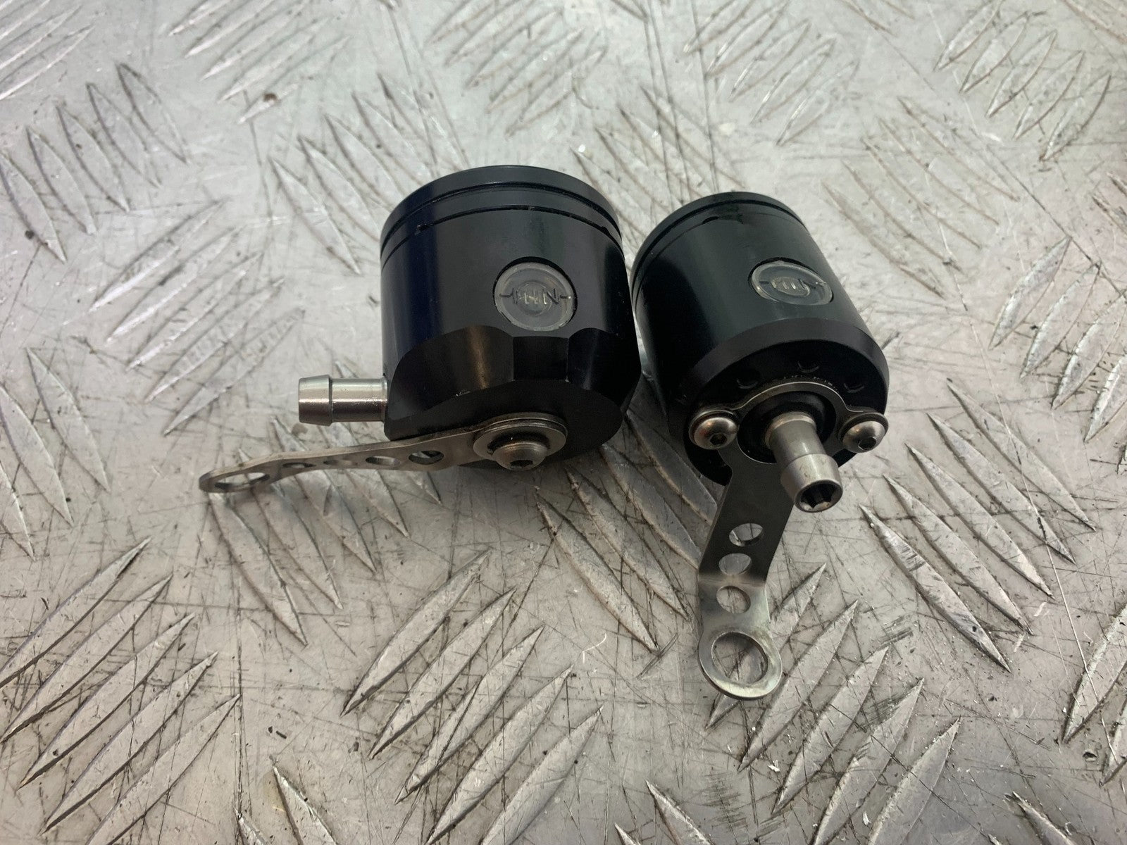 TRIUMPH 1050 SPEED TRIPLE  RIZOMA FLUID POTS YEAR 2005-2007 (CMB1322)