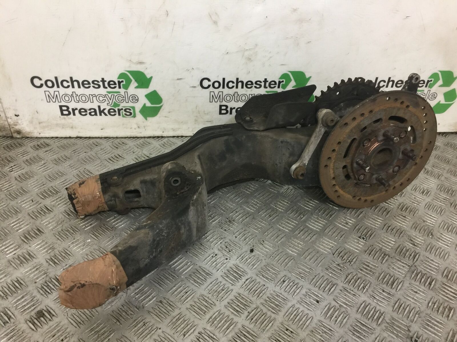 HONDA VFR800 V TEC SWINGARM  YEAR 2009-2013  (ABS) STOCK 576