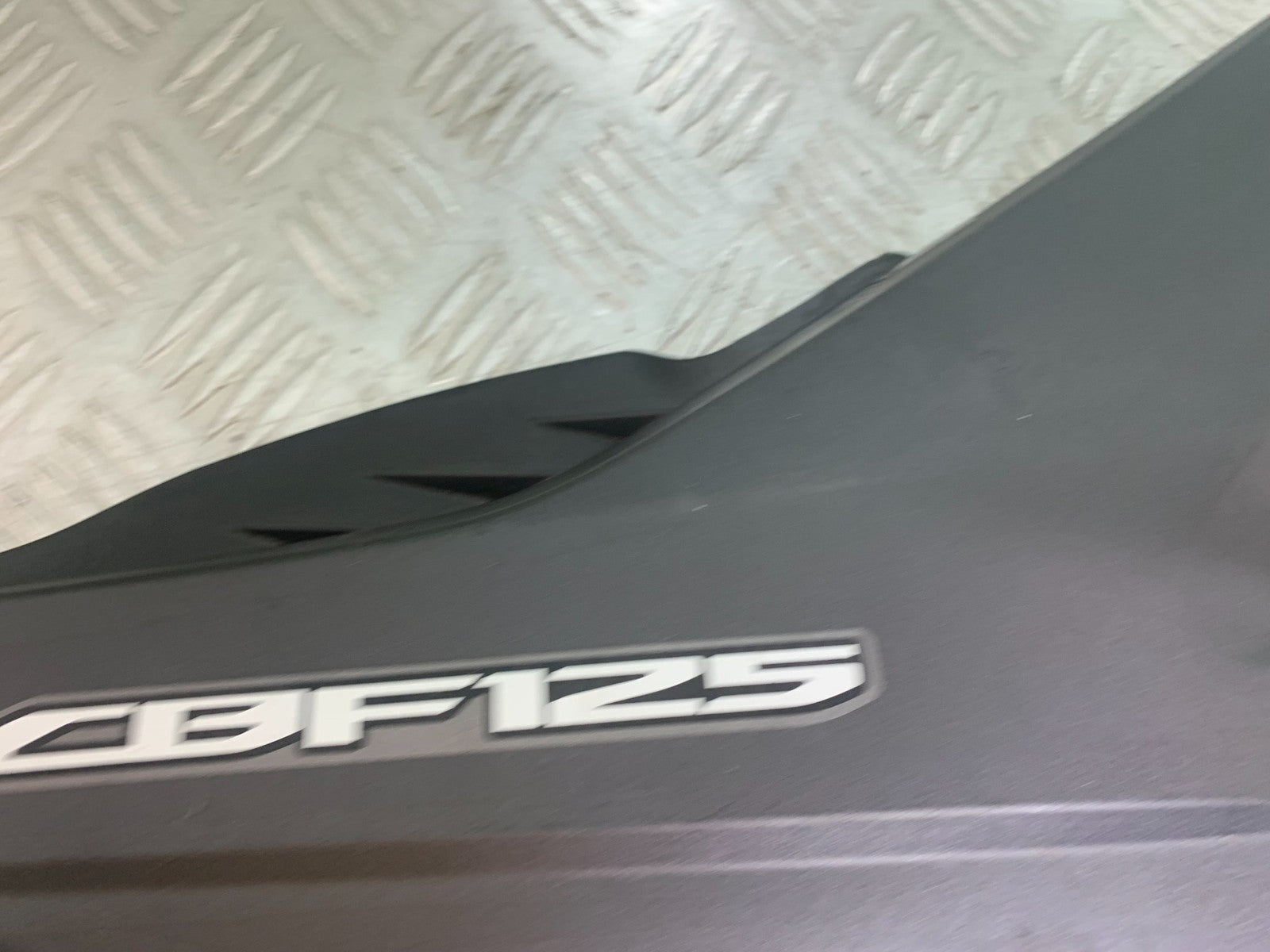 HONDA CBF125 CBF 125 RIGHT SEAT PANEL  YEAR 2009-14  (CMB1172)