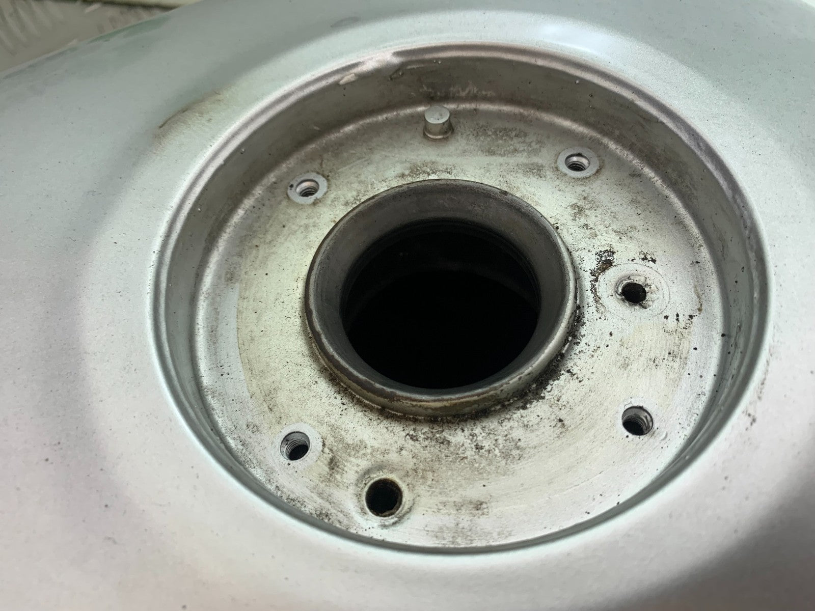 SUZUKI GSF1200 GSF 1200 BANDIT PETROL TANK YEAR 2001-2004 (CMB1188)